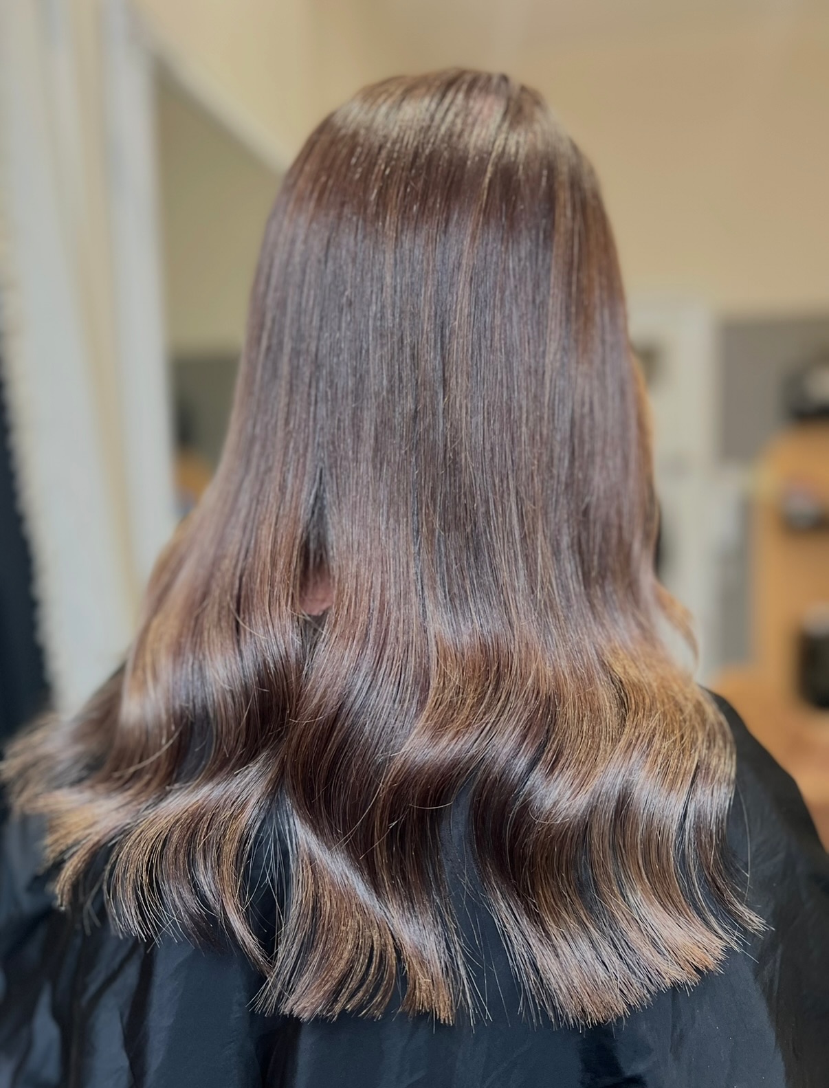 autumn brondes are my absolute fave 🍁🍂
colour correction and added 1 row of custom coloured extensions for thickness 💇🏼♀️
😲swipe for before😲
🌟complimentary colour + extensions consultations are available this week! consultations are required for new clients 48 hours prior to colour appointment🌟
service 🤩 full head colour, highlights, toner, 1 row weft fitting, extensions colouring, cut, blowdry + wanding 🤩
💰 £175
based - @studioluxe.liverpool - Rodney Street, Liverpool L1 9EH📍
📱enquiries - contact button + DM
📱book - link on profile
products used -
@lorealpro @lorealuki @loreal @lorealpro_education_uki @rosieoconnorprohair
@salonsdirect @sallyserskineliverpool
@beautylaunchpad
@hairdressersjournel
i don’t edit my pictures 📸
~
#hairbylucyansboro #studioluxe #studioluxeliverpool
#beautylaunchpad #hairdressersjournal #lorealcolourspecialist #liverpool #liverpoolhair #colourspecialist #blondespecialist #balayagespecialist #liverpoolhairspecialist #liverpoolbalayage #bohoblondetechnique #iambohoblonde #transformationtechnique #balayagetransformation #blondetransformation #extensions #liverpoolhairextensions