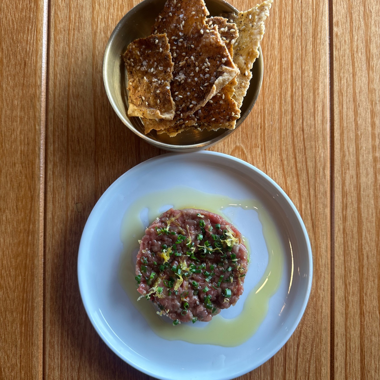 ✨ Steak Tartare Special ✨
Hand-chopped beef, bright citrus, chives + olive oil — served with our house sourdough za’atar crackers.
