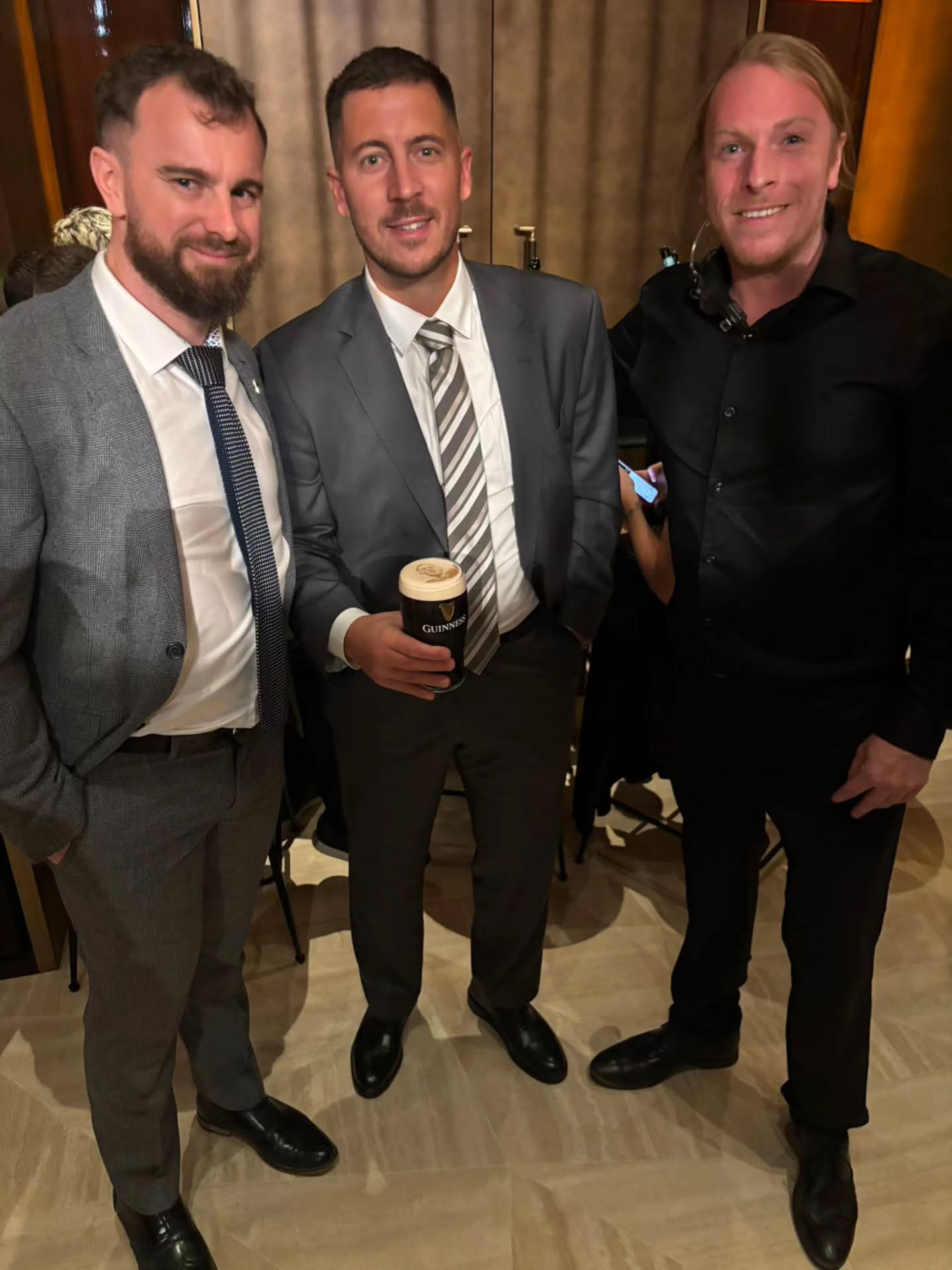 A great night at the @premierleague Hall of Fame Ceremony, where this legend was presented with the ultimate trophy - a pint with his face on it. Congratulations @hazardeden_10 - what a player. #guinness #flightcasebars #thepremierleague #edenhazard #halloffame #stoutie #ripples