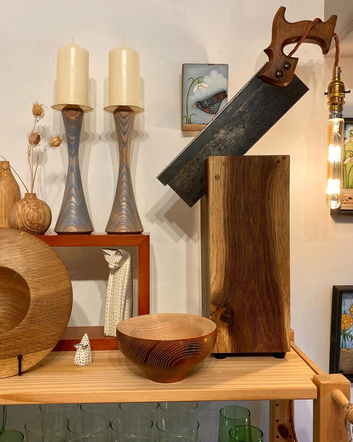 Just a glimpse of some of the stunning handcrafted wood that we have in store.
Bowls, candle holders and this fabulously quirky lamp - complete with vintage tenon saw - made in Stratford-upon-Avon by @howardlucasdesignercraftsman
Turned vessels made in Tewkesbury by Emma Steger @offmytreeshop
And in amongst them, our bestselling cat and mouse soapstone sculptures from @aarvengoods - Hand carved in Kenya.
๐๐๐
Swift Art & Design
18 High Street
Winchcombe
GL54 5LJ
Opening times:
November
Monday-Saturday
10am-4pm
December
Every day up to and including Christmas Eve!
10am-4pm
#swiftwinchcombe #swiftcotswolds #shopsmall #shophandmade #shopindependent #supportindependent #swiftartanddesign
#winchcombeshopping #winchcombe #visitwinchcombe #winchcombecotswolds