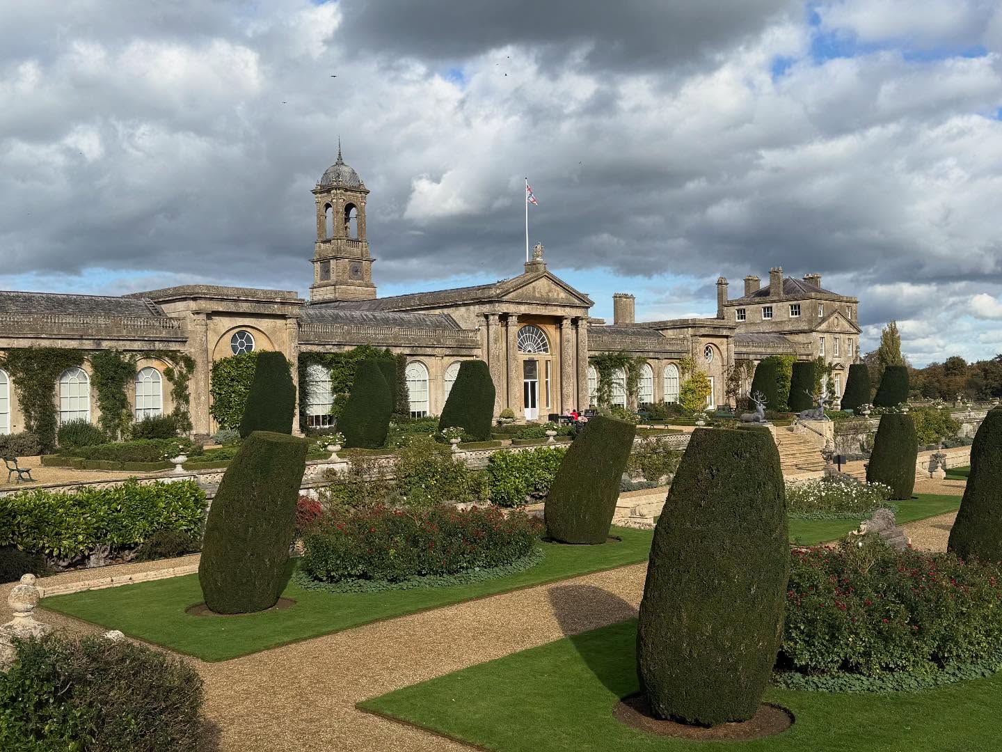 Some landscape photos from the hugely enjoyable @clivenichols photography workshop @bowoodwiltshire last week. See previous post.
#gardenphotography #englishlandscape #bowood #rosegarden #balustrade #autumnleaves🍁 #inspirationeverywhere
