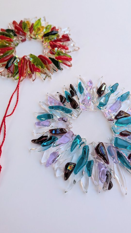 It's that time of year and all our workshops are beginning to make our beautiful fused glass Christmas wreath hanging decorations! 🎄 We love the colour pallette of these two made in a recent workshop! 😍
To book your workshop and make your own fused glass Christmas hanging decoration please head to our website at www.glassdeva.co.uk and fill out our booking enquiry form!
#christmasdecorations #christmascrafts #christmasactivities #thingstodoinchester #thingstodoincheshire #fusedglass #chestershop #fusedglassworkshop #giftsformum #giftsfordaughter #familydayoutideas