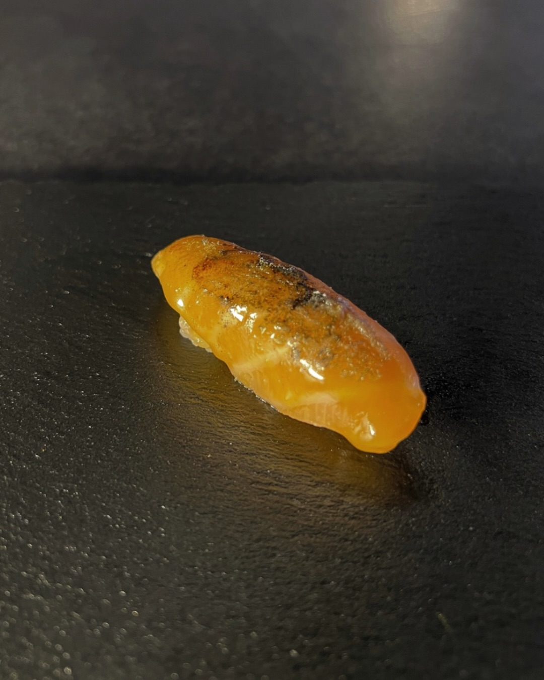 Nigiri de Salmón con toque de brasa
Seared Salmon Nigiri
炙りサーモンの握り
#sushi #sushipalma #gastronomiajaponesa
#japanesecuisine🇯🇵 #palmademallorca
#マヨルカ島 #日本食