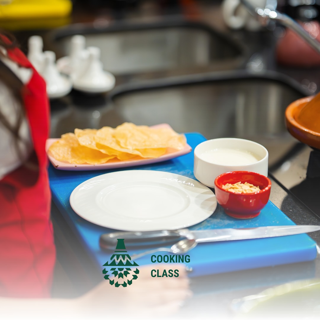 Un aperçu de notre cooking class au Musée de l’Art Culinaire Marocain : apprentissage, partage et gourmandise au rendez-vous ! 🍴✨
#Cooking #Maroc #Marrakech #Cuisine #Food #Gourmand #Atelier #Culture #decouverte