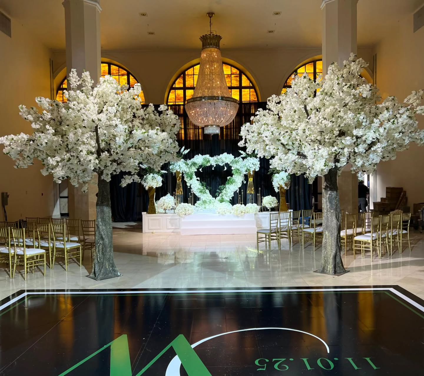 “Our 13’ trees bring an unmistakable touch of luxury to every event. They made the perfect statement piece for this stunning wedding styled by @lebamstudioweddingdesign.
#lifesizetree #weddingdetails #weddingflorals #weddingdecor #love #celebration #indooroutdoordecor