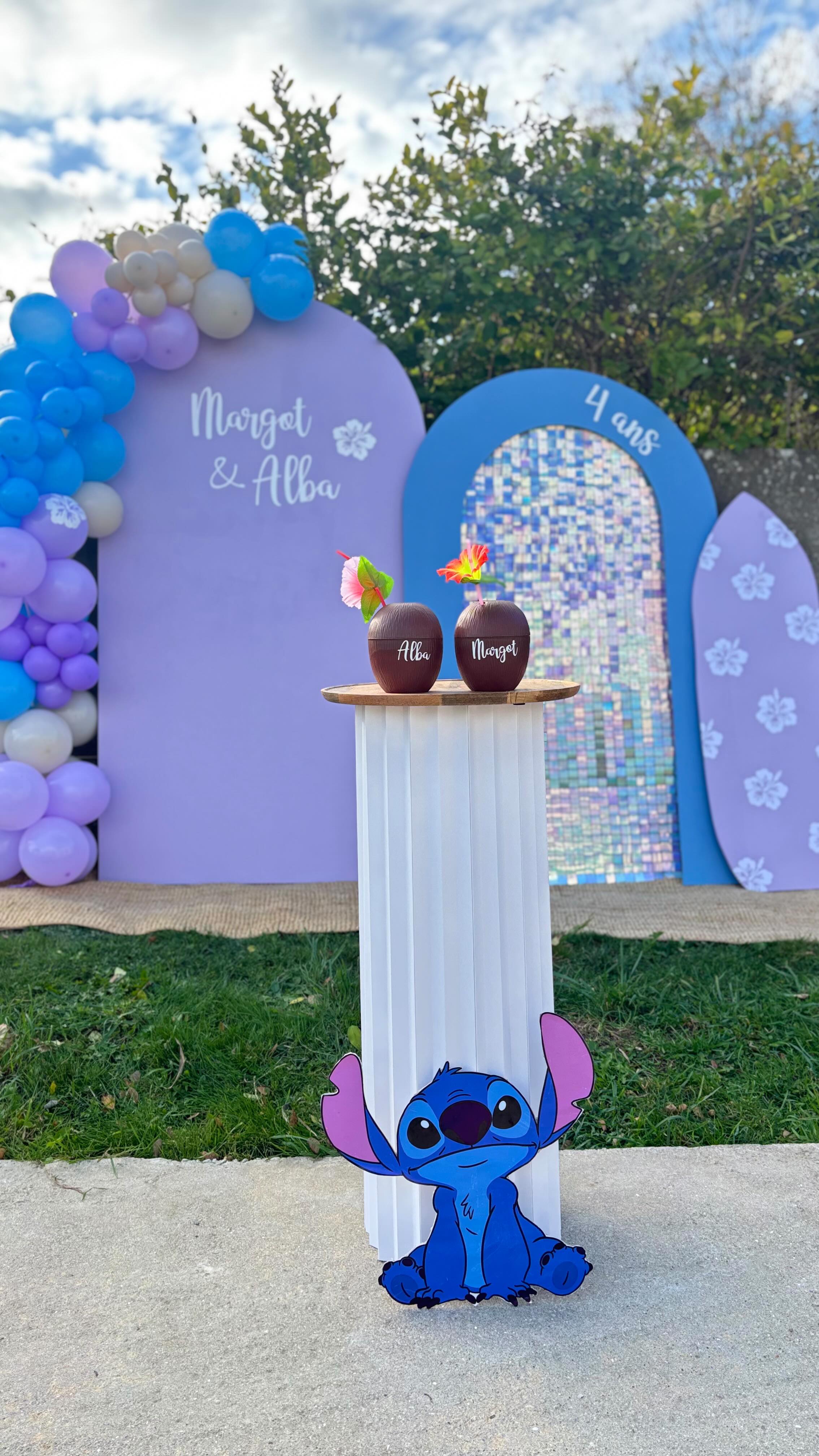 JALMA’Event ✨ A N N I V E R S A I R E ✨
Pour les anniversaires de Margot & Alba j’ai créé un décor XXL aux couleurs joyeuses sur le thème de Stitch : des ballons, des paillettes et des panneaux sur mesure pour fêter comme il se doit les 4 ans de ces deux princesses 🌺
Si toi aussi tu as envie d’un décor 100% personnalisé pour un anniversaire, un baptême, un mariage ou tout autre événement tu peux me contacter :
✨ Par email : jalmaevent@gmail.com
✨ Par Instagram
✨ Ou via le formulaire de contact de mon site Web (lien en Bio)
#anniversaire #decoration #décor #jalmaevent #decoratriceevenementielle #decoratriceevenementiel #event #bretagne #morbihan