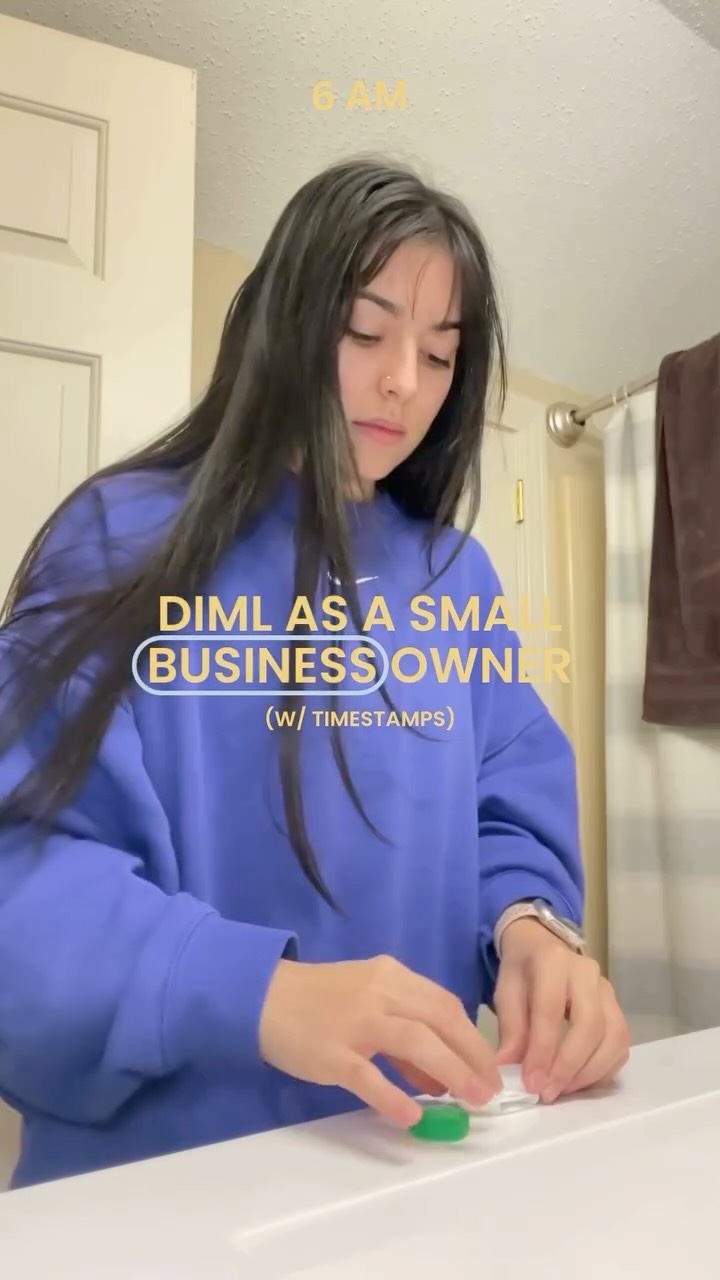 Here’s a little snippet of my day as a small business owner running a graphic design studio. Some days are filled with heavy design work and others are filled with networking and mundane admin work. Everyday is different but I’m grateful to be able to build something that’s mine. 🥰 #diml #SmallBusiness #graphicdesign #networking