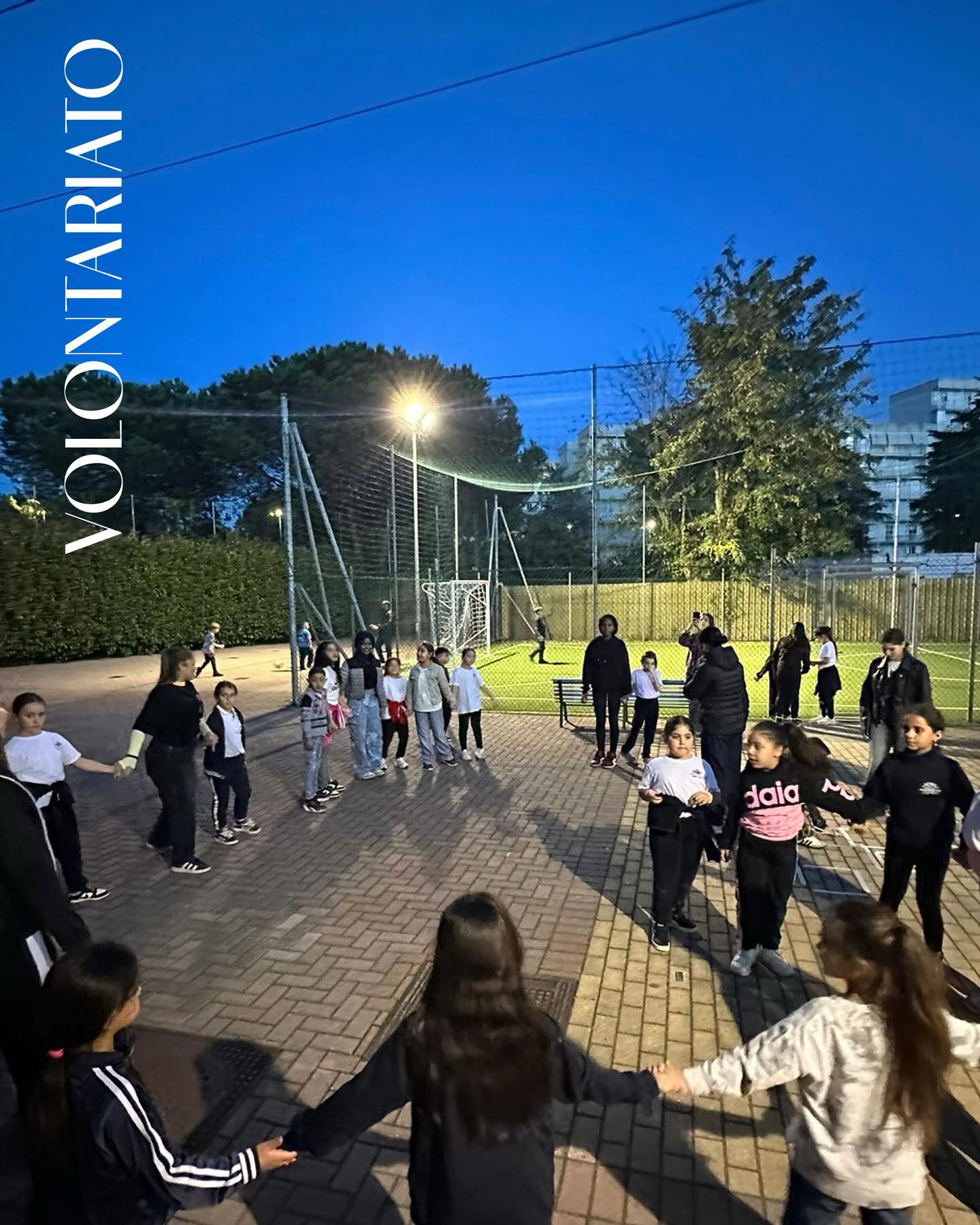 Siamo finalmente tornate a Scampia a fare volontariato con l’associazione Celus!
In questi giorni abbiamo preparato tutto: attività, merenda, conversazione e un piccolo pensierino per i bambini.
È stato un momento bellissimo, pieno di sorrisi ed entusiasmo… sia noi che i bimbi eravamo felicissimi ❤️✨
Non vediamo l’ora di tornare 🫂