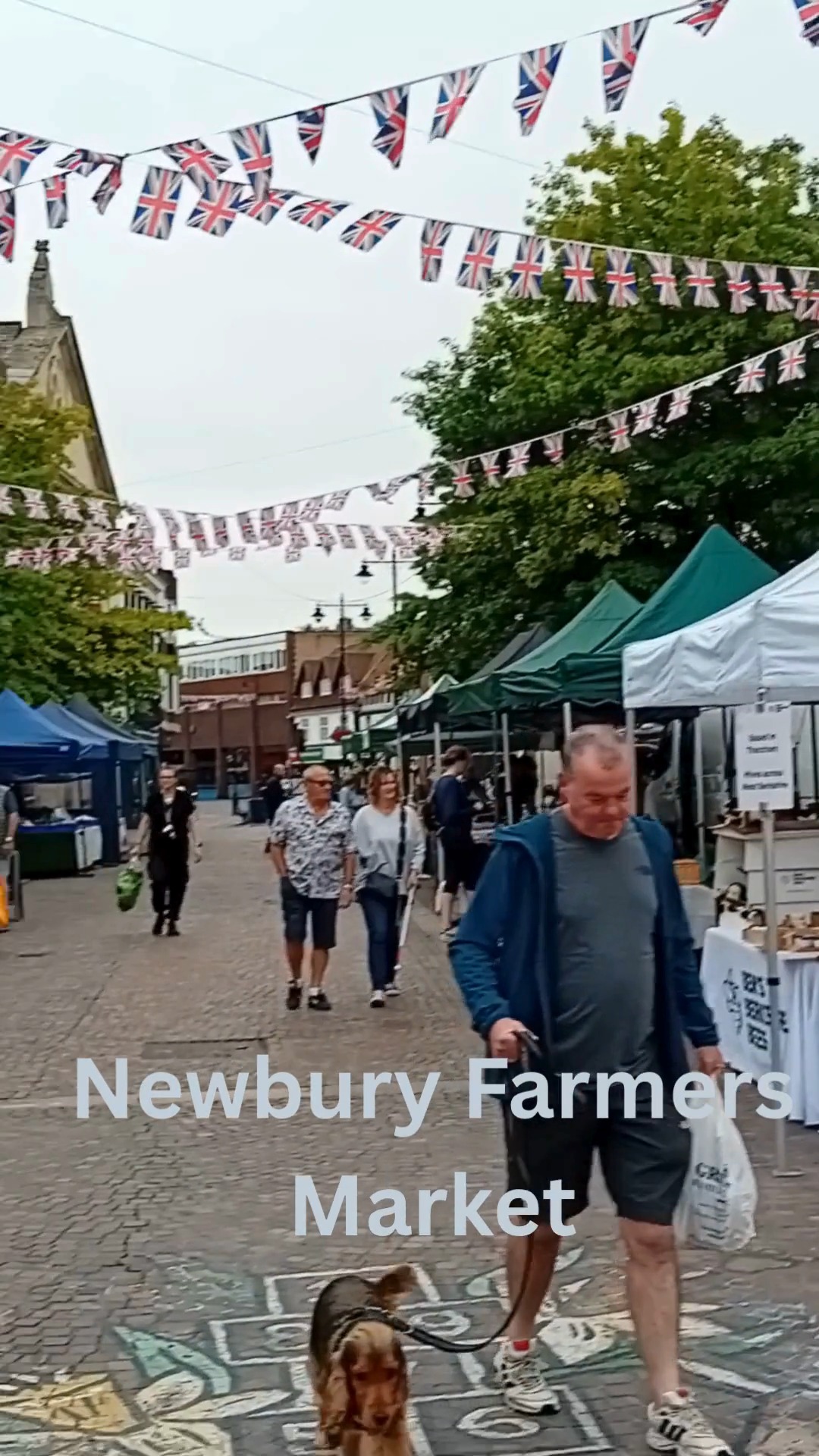 The next Newbury Farmers' Market is this Sunday (2nd November) in the Market Place. You can buy Honey, Bread, Eggs, Cheese, Meat, Fish, Seafood, Seed Oils, Cider, Kambucha and sweet treats all direct for the grower/producer. #shoplocal #supportbritishfarmers
