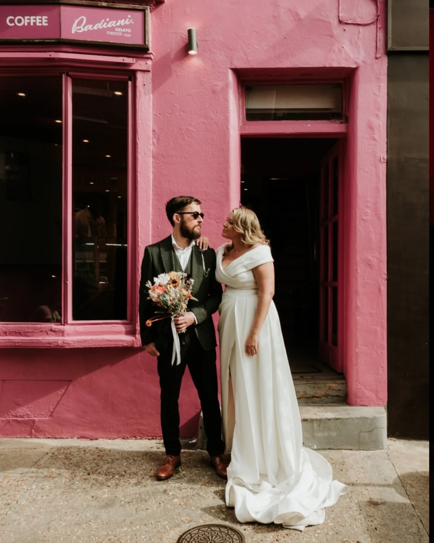 Lucy & Alex
Come for a stroll through Islington with this beautiful, kind and truly inspirational couple. Everything about their day and story filled my heart to the brim thank you for having me beauties! Ps. Swipe for a surprise twinning experience.