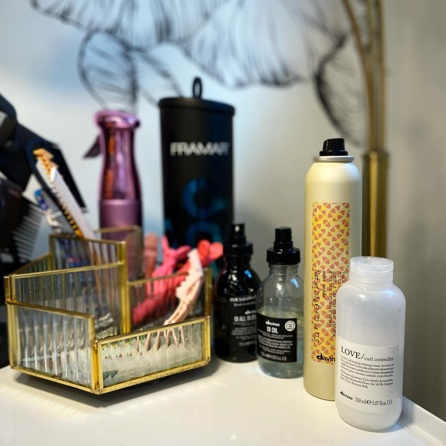 Workspace = organized ✅
.
.
.
#workspacegoals #hairstation #cleanandtidy #neatandclean #readyfortheday #davinesproducts #davinessalon #davineslovecurl #davinesoi #davinesmoreinside #framar #westernmass #northamptonma