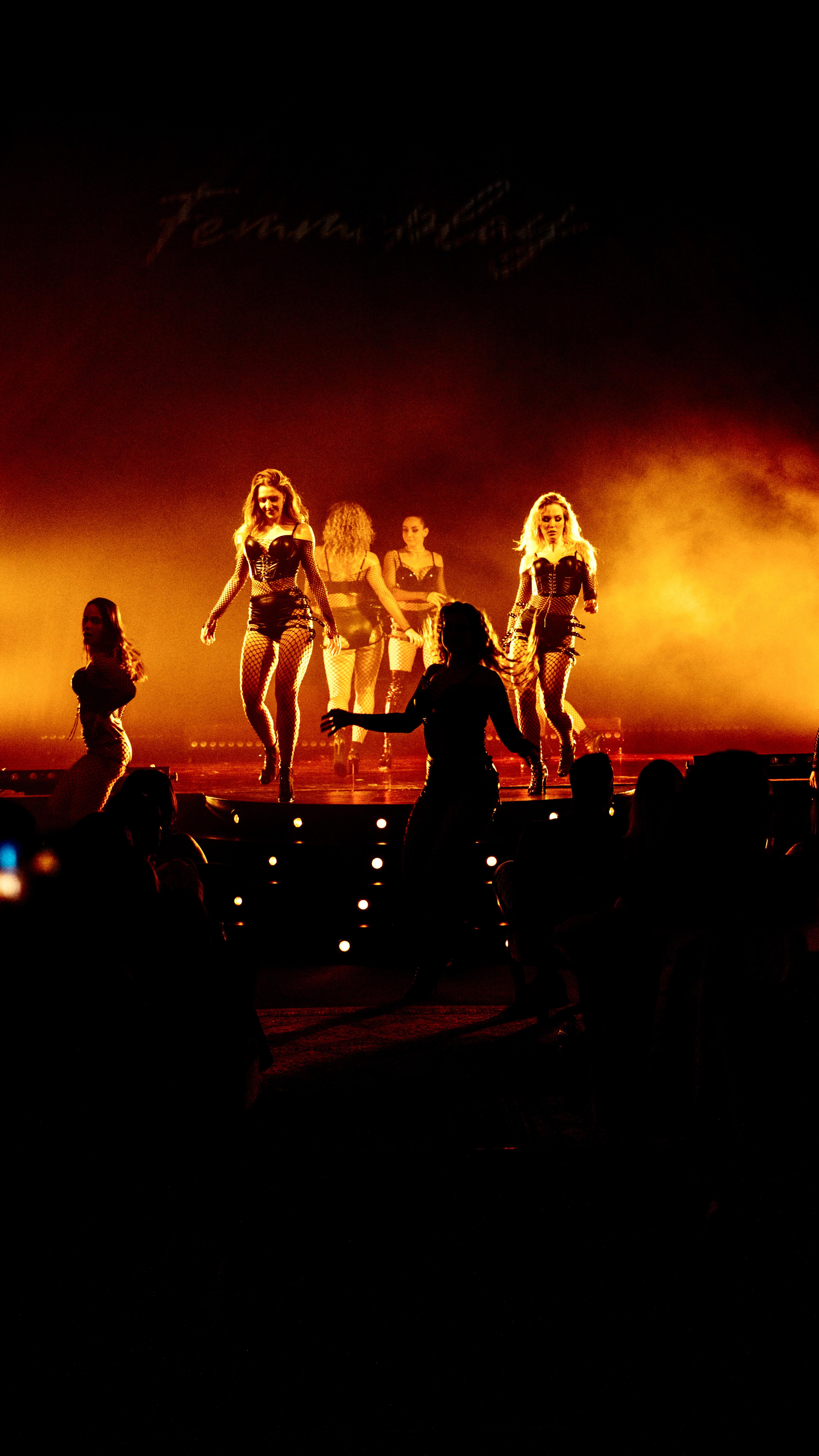 Noc, která tě vtáhne. Show, na kterou se nezapomíná.
Femmeplay – 1. listopadu v Royal Theatre.
Taneční a divadelní zážitek, který spojuje krásu, humor a odvážnou ženskou energii.
Buď u toho. 💋
A kdo ví… třeba právě ty budeš mít to štěstí a skončíš s dívkami uprostřed parketu v záři reflektorů ✨🎉