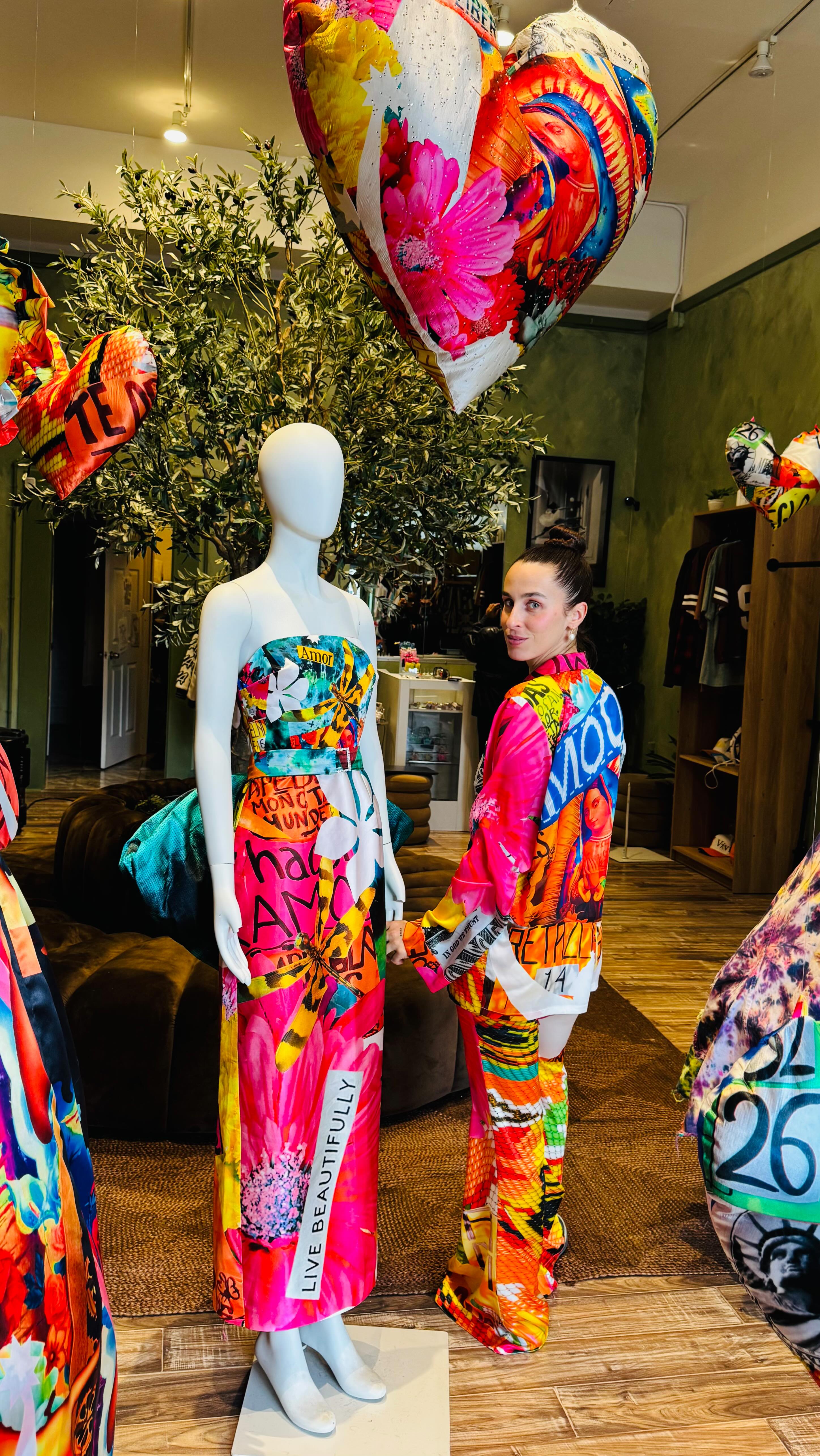 So happy to have been part of the “Fashion Is Art” segment at @galleriebycfa x @columbusfashionalliance , presented by Greater Columbus Arts Council, part of the calendar for Gallery Hop night at @shortnorthartsdistrict
Thank you to the entire @columbusfashionalliance #team for such a warm bienvenida to Columbus, Ohio! 🤍
Gallerie is a retail initiative by the Columbus Fashion Alliance, where local brands and graduates from the CFA Launch Lab program are thoughtfully curated into the space.
#heartofcommunity #FashionIsArt #ColumbusFashionAlliance #GalleryHop #CreativeCommunity #FashionAndArt #ToCreateIsToBecome #FashionInnovation #ArtCommunity #CreativeEntrepreneurship