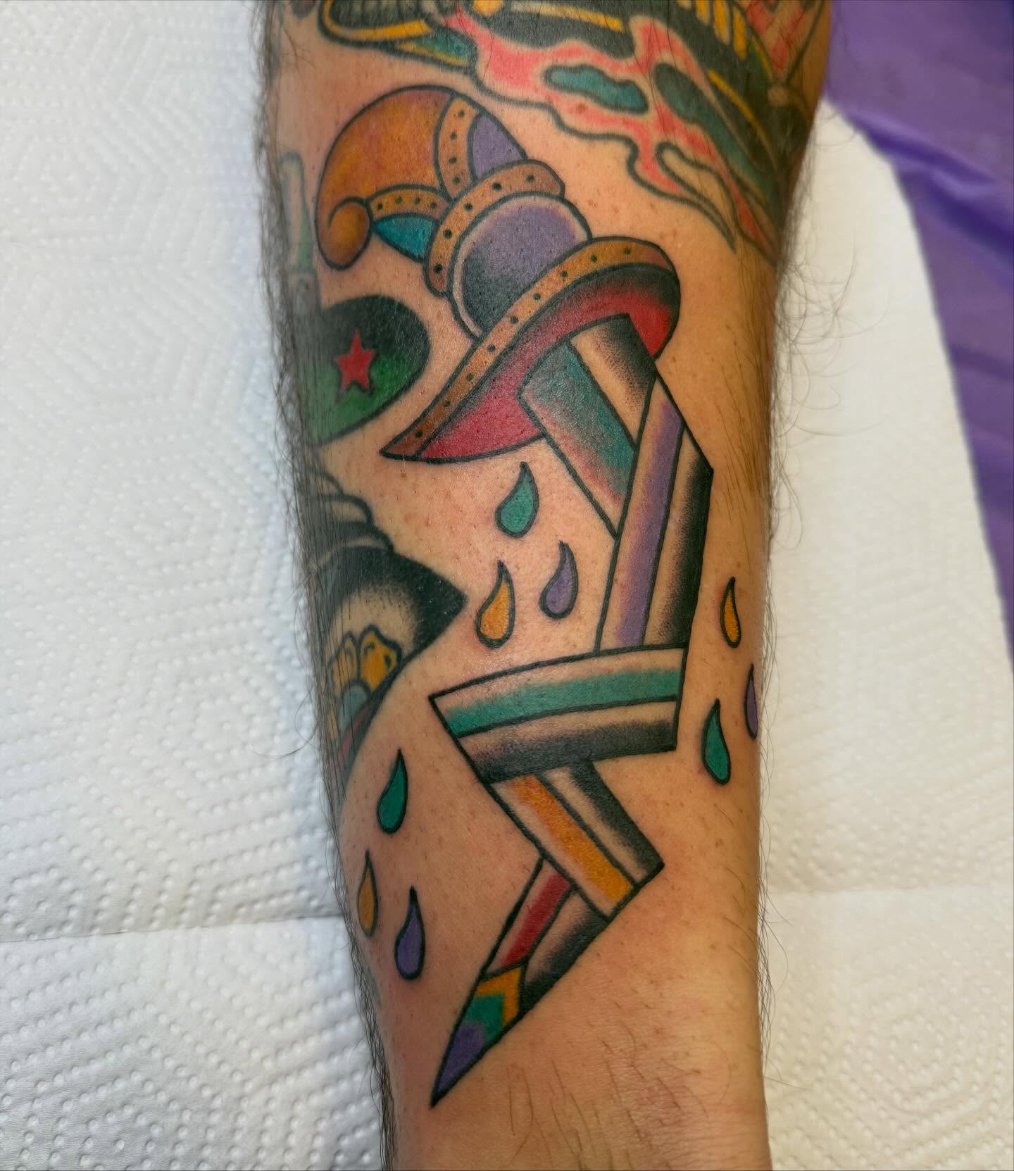 Dropped my clown dagger and it fell on @luke.w.davis
Thanks for picking this outta my book!
Got a weird gap? I’ll tattoo it. DM to book yours for November or December!
•
@cybertrontattoostudio
•
#traditionaltattoos #americantraditionaltattoo #drawnontattoo #healedtattoo #traditionaldagger #daggertattoo #dentontattoos #dentontattooartist #dfwtattoos #dfwtattooartist #dfwtexas #texastattoos #texastattooartist