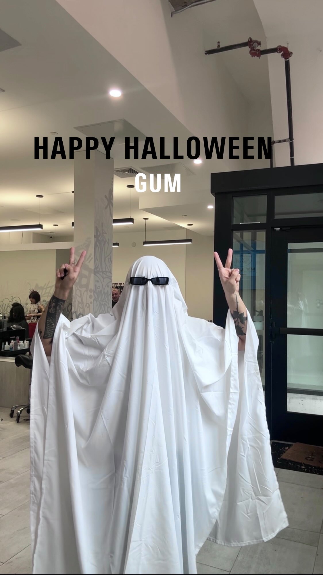 Honestly team Alice was the only right answer????
Happy Halloween from the girls and gays at GUM. 🎃👻
#halloween #downtownprovidence #rihairsalon #bostonhairsalon #halloweenvibes #teamjacob