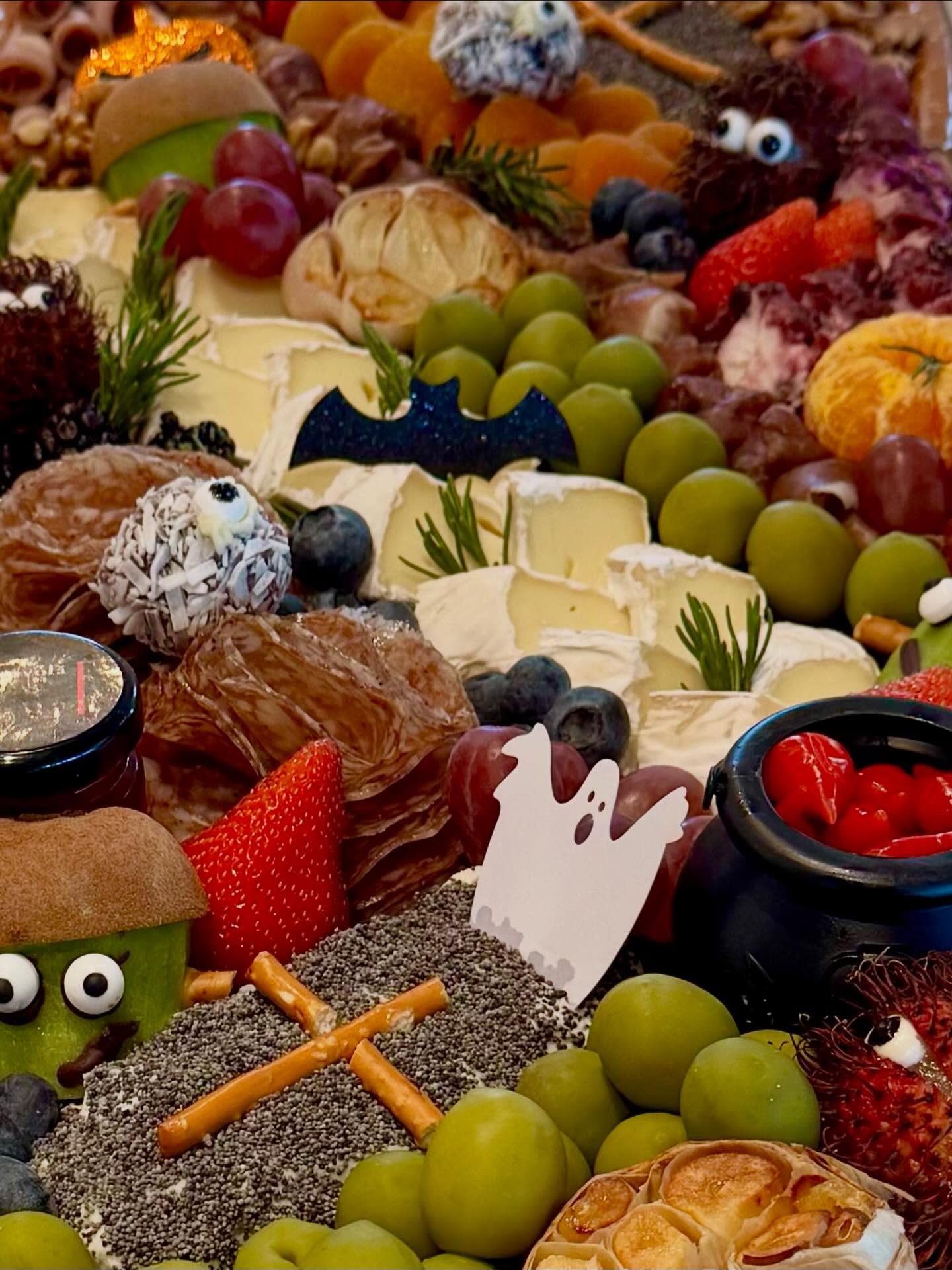 Happy #Halloween! 👻
#mangiamo
#austincatering #atxcatering #catering #charcuterie #charcuterieboard #grazingplatters #grazingboard #grazingtable #grazing #graze #austincatering #austin #salume #italian #charcuterietable #formaggio #foodporn #grazingboxes #foodie #antipasto #antipasti #atx #austincharcuterie #italianfood #grazingboards #atxfood #latavolatx