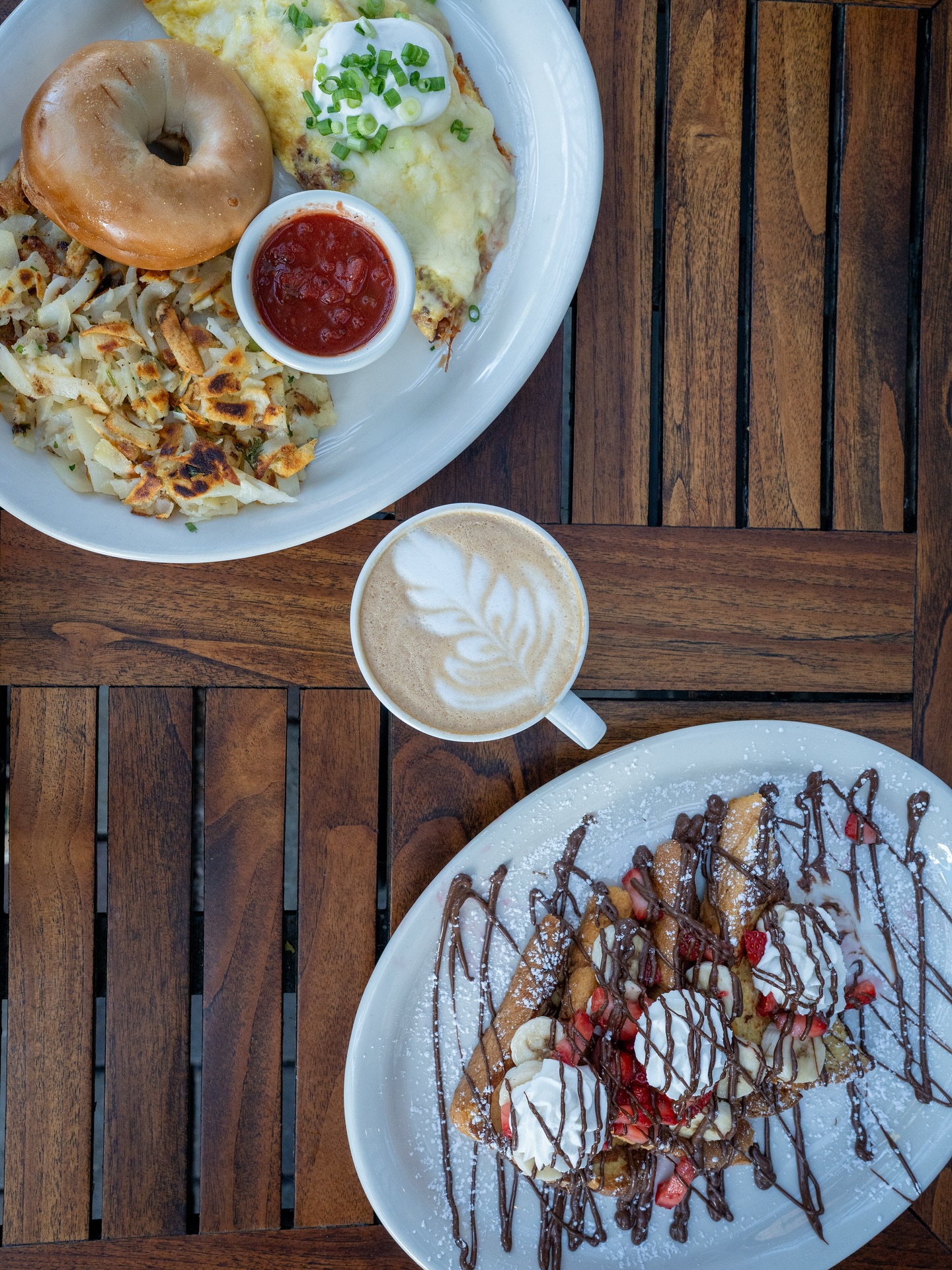 The best of both worlds with a beautiful latte to start the day ☕️
Try our ⬇️
💥Bacon Avocado Omelet 🥑🥓🍳
💥Strawberry Nutella Banana Toast 🍓🍌🍫🍞
💥Vanilla Latte 🍦☕️
Our 5 locations are open Mon-Thurs 7-2:00pm and Fri-Sun 7-2:30pm ⏰📍
#stacksbreakfast #stacks #breakfast #brunch #pancakes #waffles #frenchtoast #restaurant #nutella #frenchtoast #omelet #latte