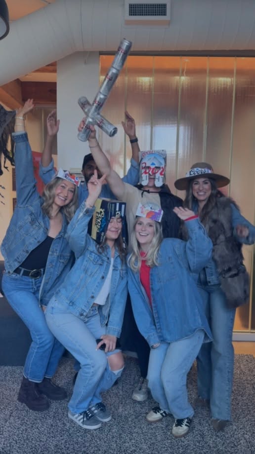 Happy Halloween, eh! 🇨🇦🎃👻🧡 Canadian-themed and proud of it.
#eXperienceIsEverything #eXperientialMarketing