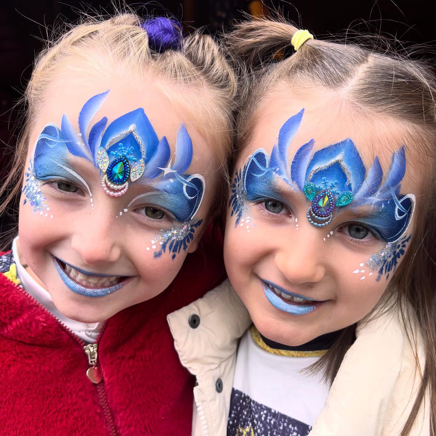 Double Elsa at @uptoncountrypark yesterday ❄️ ⛄️ #frozen #frozenfacepaint #facepaintingkids #facepaintersofinstagram #facepaintingideas #facepainting #facepaintingfun