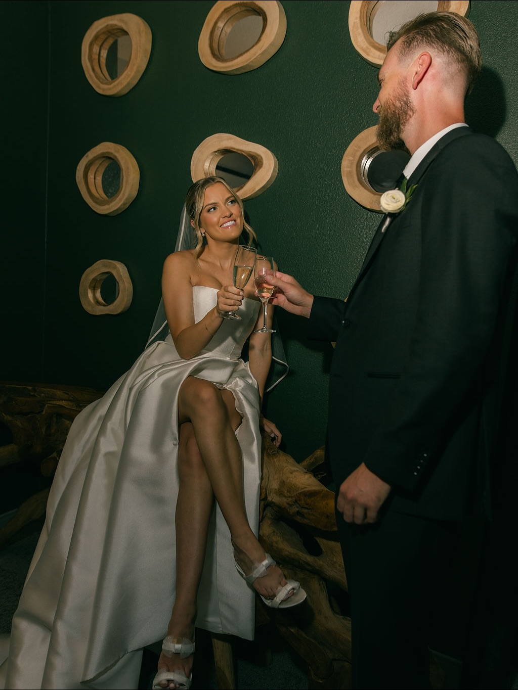 ✨Elisabeth and Vinny ✨
These photos are such a vibe! Honored to be a part of their big day!
#photographer @sammyaucella
#bridalhair @beautybygreta
#venue @whitneypeakhotel
#florals @awesomeblossomfloraldesign
#bridalmakeup #crystalbellbeauty #onlocationmakeup #onlocationbeauty #travelingmakeupartist #destinationmakeupartist #renomakeupartist #laketahoemakeupartist