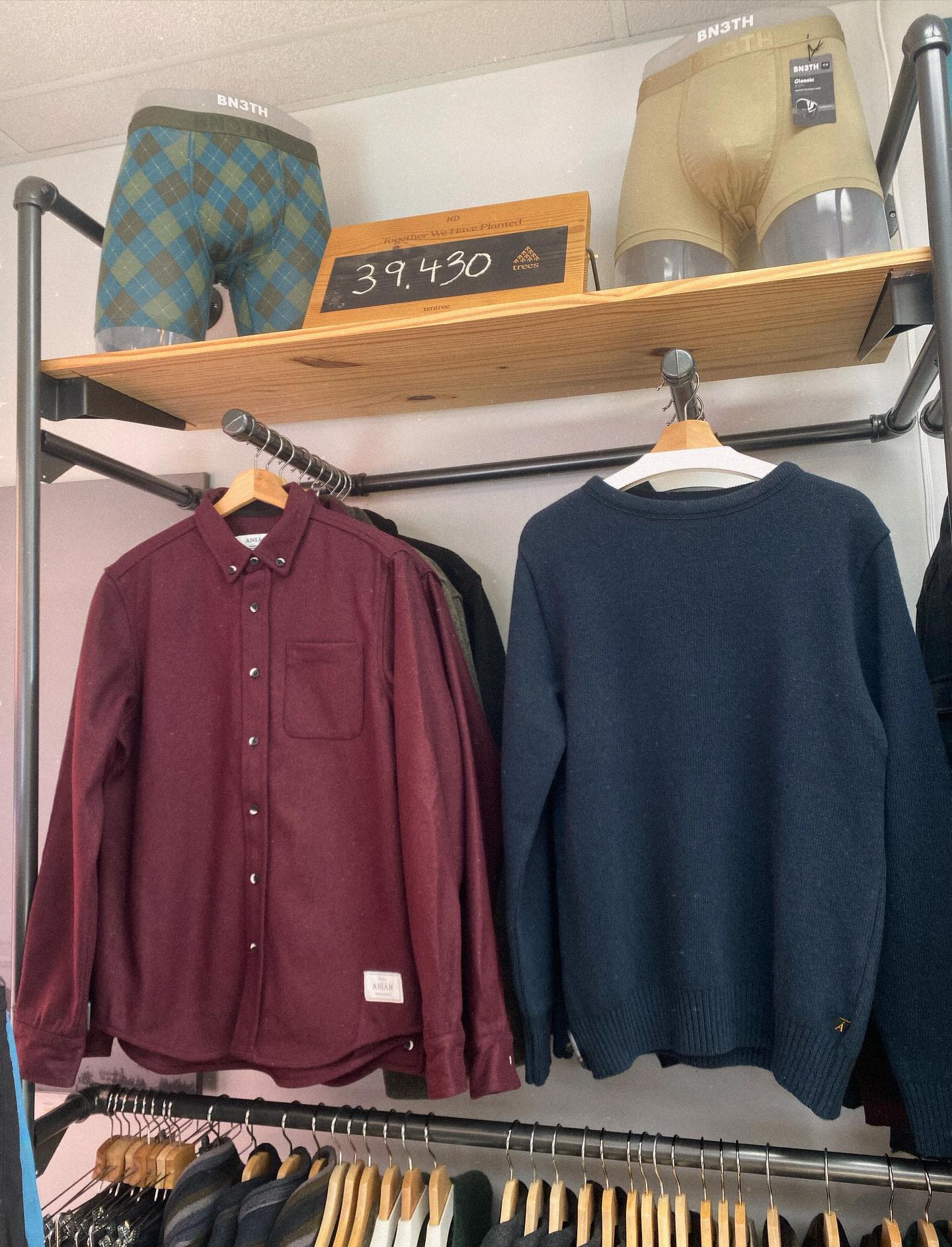 We have unpacked some @anianmfg this week. Restocking in more colours & the women’s pecora wool zip is a new addition!