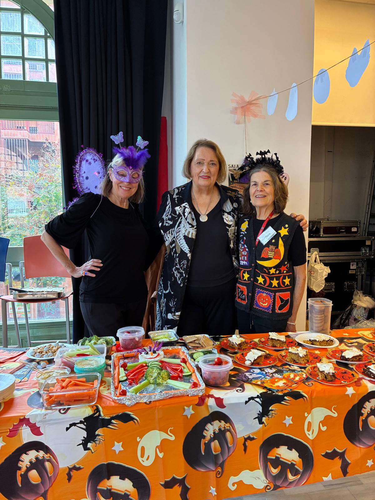 Halloween party with the IWCB! What a fun and delicious Halloween celebration here at Casa Orlandai where we meet up every Wednesday from 11am -1pm! Come join us!
www.iwcbarcelona.com