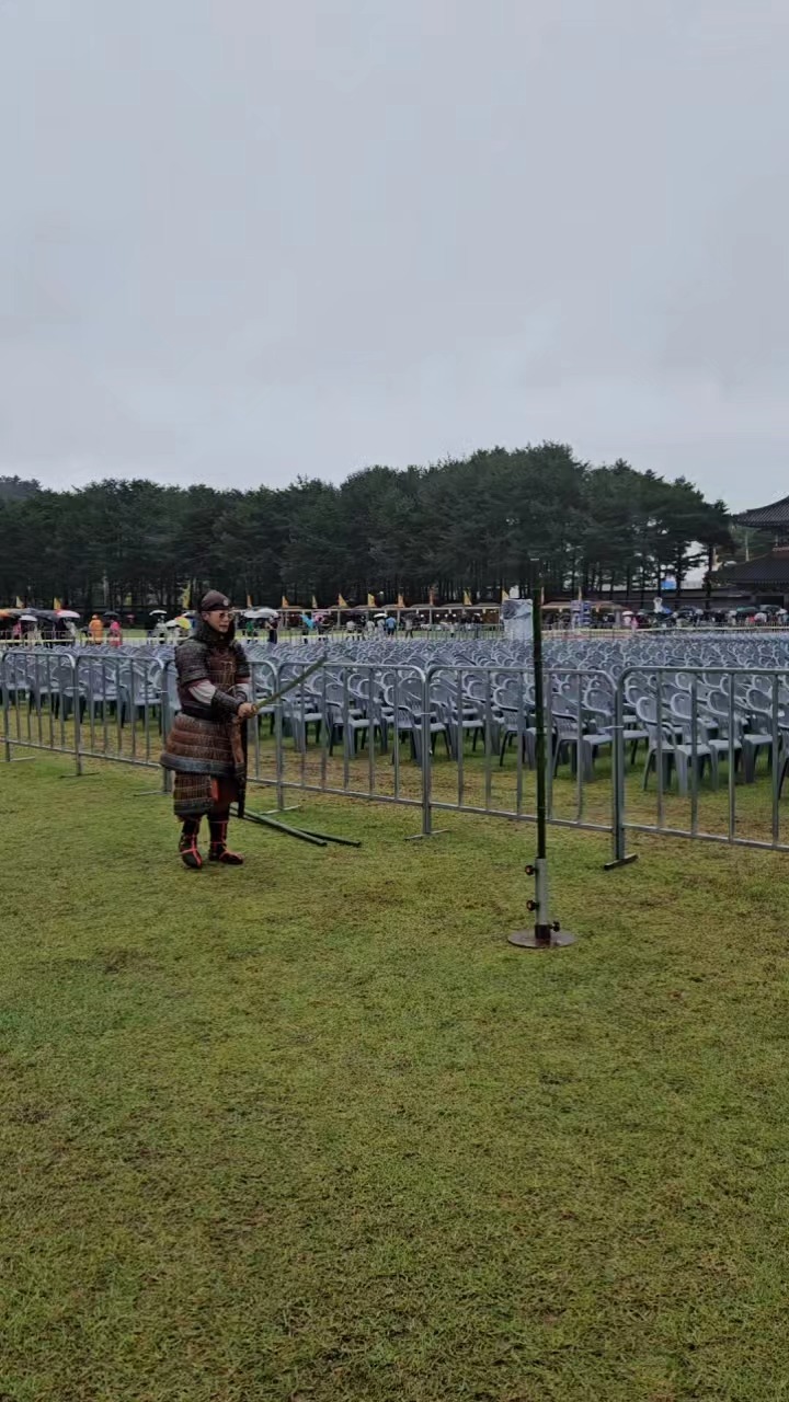 ⚔️ 진검 베기 시연 ⚔️
한 치의 망설임도 없는 검의 길,
집중과 단련이 만들어낸 한 순간의 예술.
한국 전통무예의 진수를 느껴보세요.
📩 문의 및 연락처
Instagram DM: @korea24banmuye
전화: 010-5112-0124
이메일: info@muye24ban.com
웹사이트: www.muye24ban.com
⚔️ Live Blade Cutting Demonstration ⚔️
A single, flawless strike—
where focus and discipline become art.
Experience the essence of Korean traditional martial arts.
Instagram DM: @korea24banmuye
Phone: +1-672-727-4718 (Canada)
Email: info@muye24ban.com
www.muye24ban.com
#24반무예 #K싸울아비 #전통무예 #진검베기 #무예시범 #KoreanMartialArts #BaekjeSpirit #무예문화 #KCulture #무예정신 #KMartialArts #SwordPerformance #KoreanTradition #무예의혼 #MartialArtsDemonstration