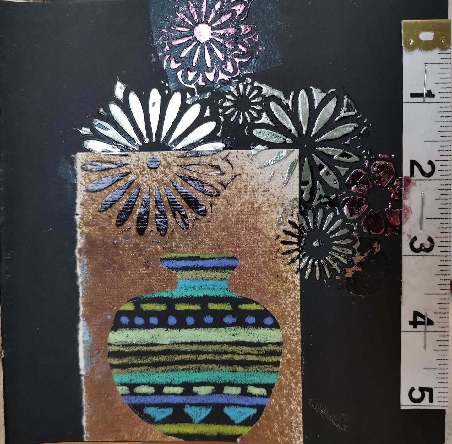 This black page sat empty for a while with just the old measuring tape stapled on.
My intention was to cut out a vase, which I did. But then I saw the negative space of the vase and decided to use my Neocolors underneath.
I used Deco foil transfer gel through a flower stencil, then applied @tcwstencils foil transfer sheets in beach glass, pink lemonade, and black tie.
#arthabit #artjournal #artjournaling #dailypainting #artastherapy #doitfortheprocess #imadearttoday #carveouttimeforart #createeveryday #createarteveryday #makearteveryday #mixedmedia #mixedmediaart #mixedmediaartjournal #mixedmediaabstract #mixedmediajournal #makeart #mixedmediaartist #abstractartist