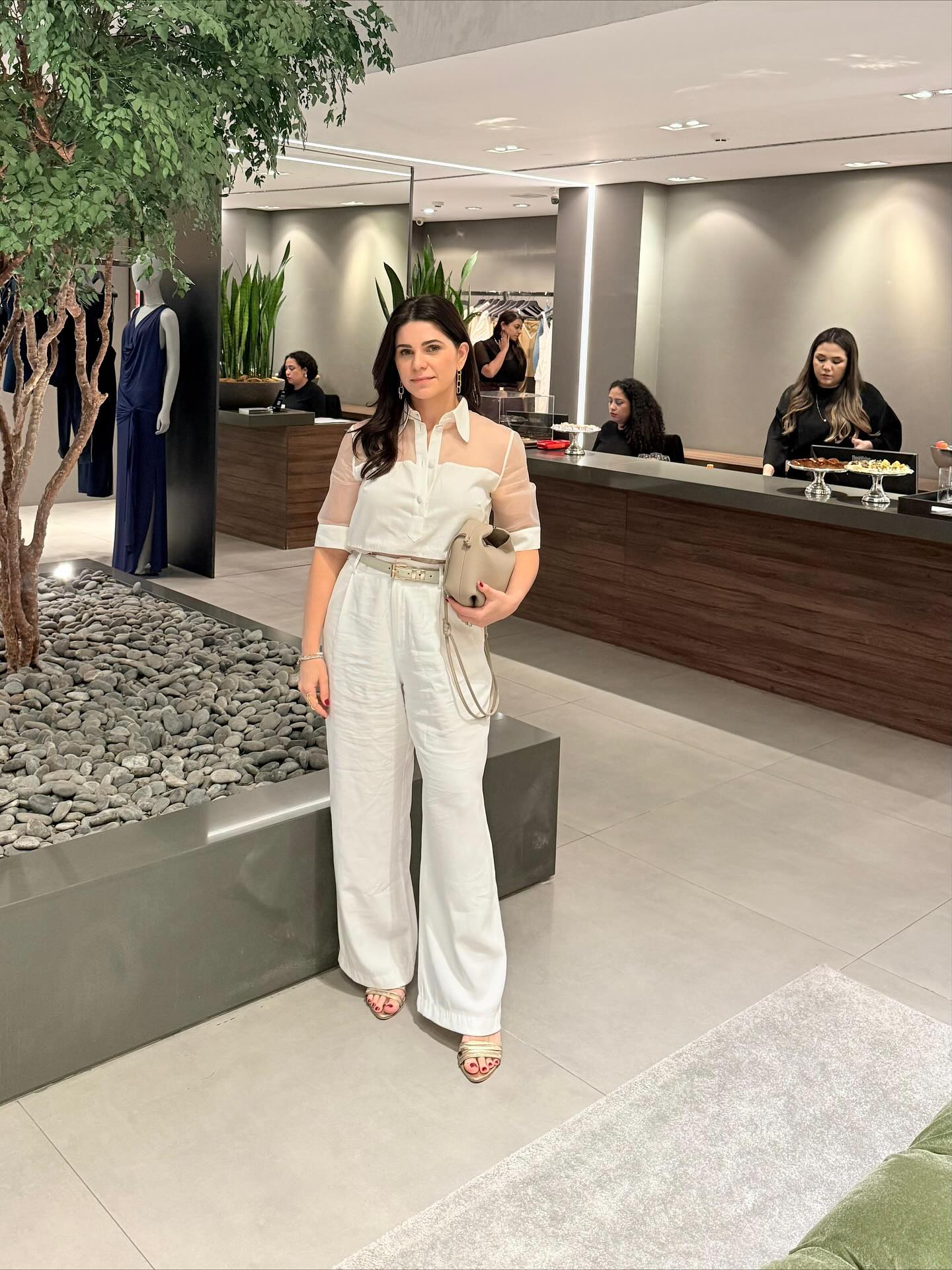 Hoje na @iorane_cidadejardim com @isabeltecchio @crisvianagonsalves @litaraies e @raquelsegri conhecendo as novidades do verão 2026.
Qualidade dos tecidos, modelagens e acabamentos pra uma mulher elegante e contemporânea ✨.
…
✨✨✨