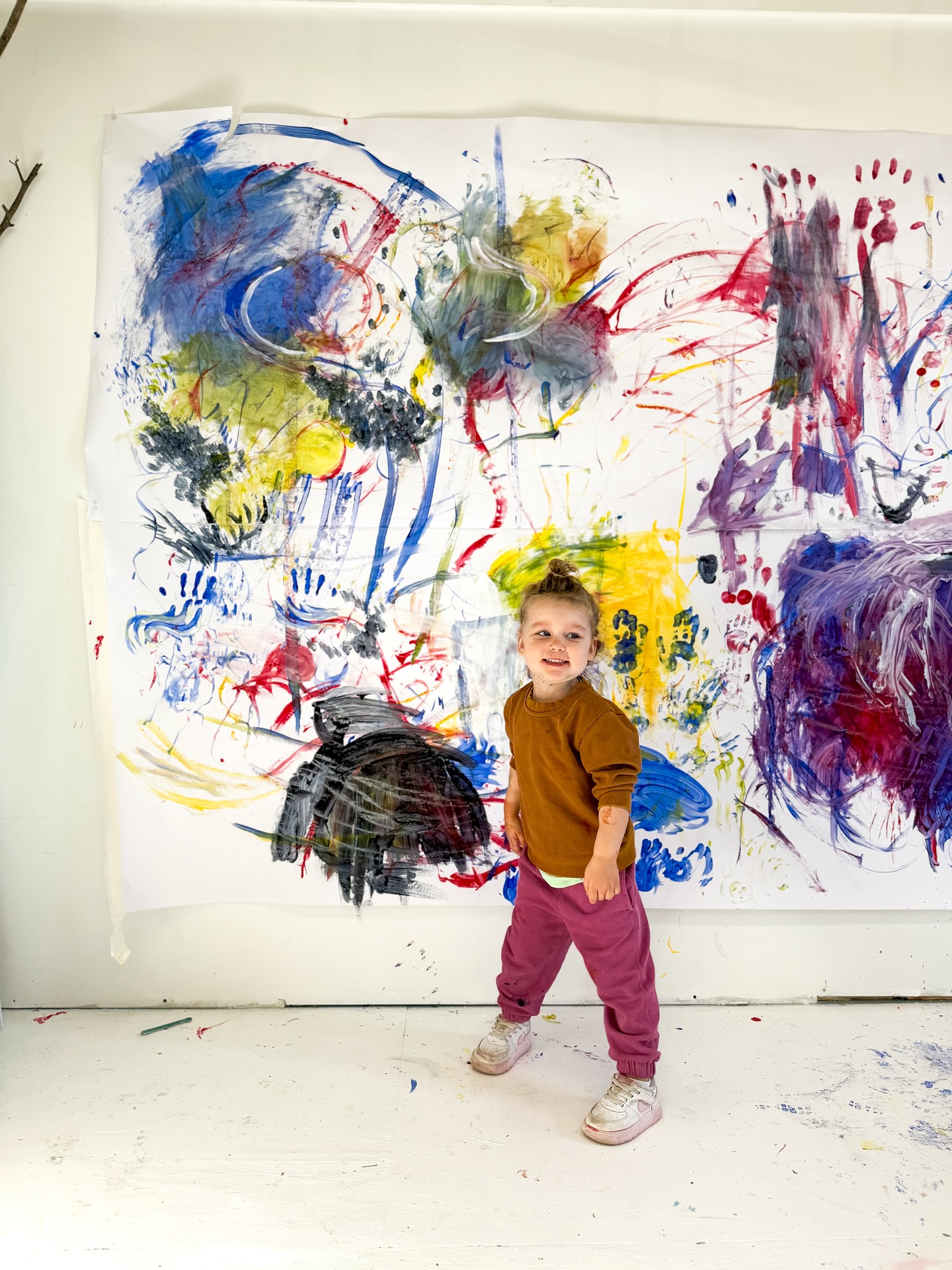 Kicked off our Saturday morning in the best way.. with movement, creativity, and COLOR at @artatthecenter! If you haven’t explored this sparkly, new community gem, this is your sign. 💎
They have kids’ and adult classes of all makes and shapes, and the best teachers in the land.
Go check them out at 12 Oakland St. next weekend during Open Studios, and join in on some creative activities!