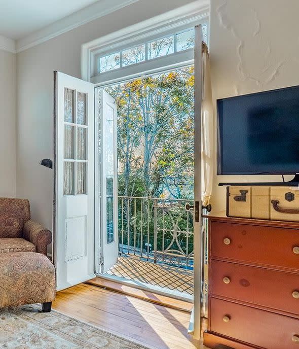 The perfect fall getaway by the coast starts at Front Street Inn #FrontStreetInn #boutiquehotels #travelnc