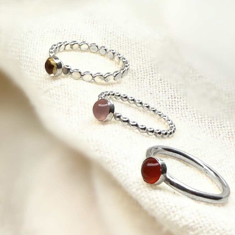 💍Kom een zilveren of gouden ring met echte edelsteen maken bij Atelier May in Amsterdam. Je leert de basis technieken van een echte goudsmid en gaat naar huis met een eigen handgemaakt sieraad 🥰
Zilveren edelsteen ring workshop: €149 p.p.
14k gouden ring workshop: €325
.
.
.
.
.
.
.
.
#vondelpark #amsterdam #edelsteen #thingstodoamsterdam #goudsmid #workshop #experience