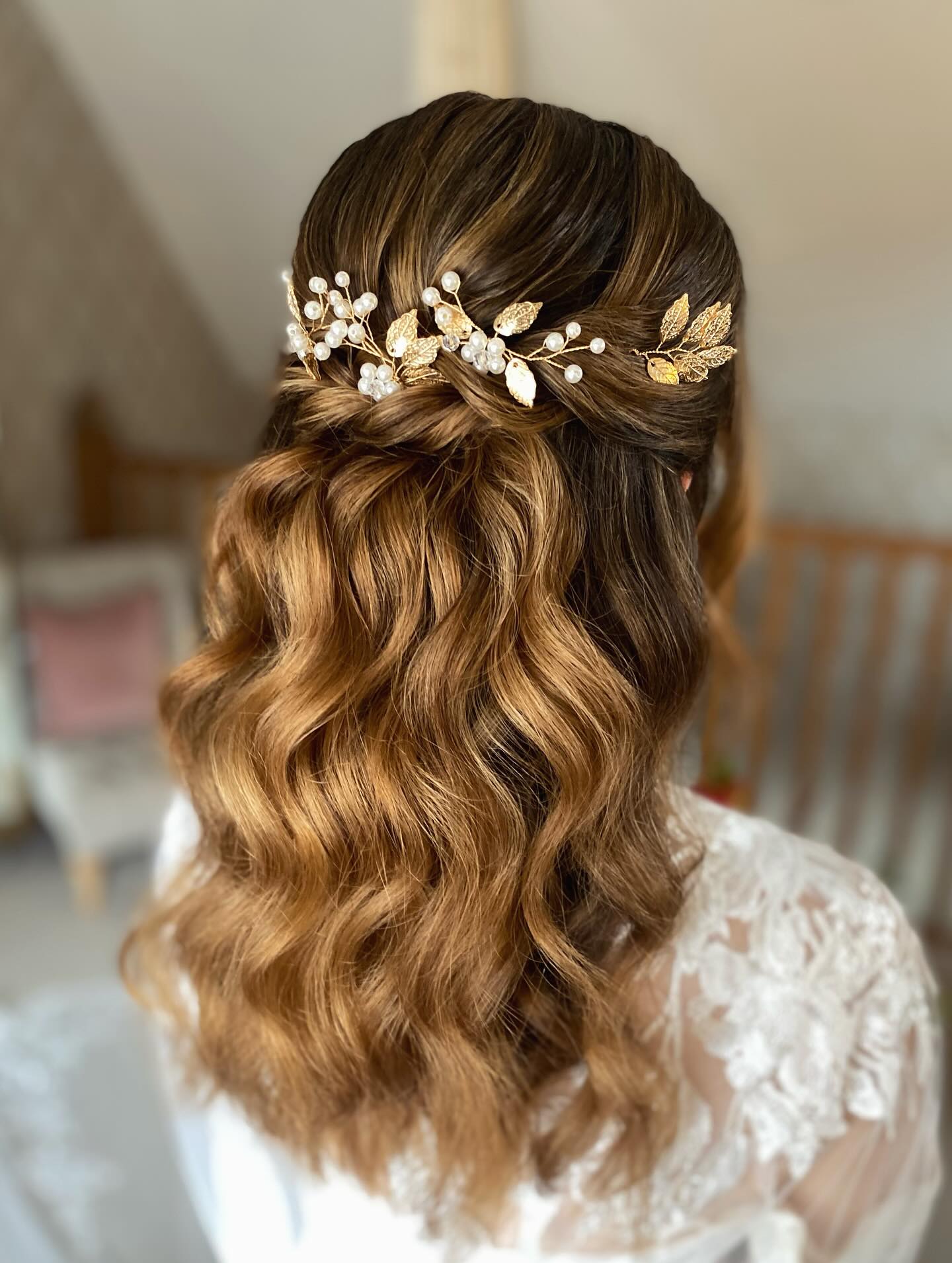 October in moments 🍁🤎🧡✨
A little mix of weddings, content days, autumn cosy moments and, of course, the cats 🐈🐈
1. Kayleigh’s bridal hair 👰♀️
2. Isabel’s bridesmaid hair 🫶🏼
3. Cherry Bakewell cocktail 😋
4. Nat’s bridal hair 👰♀️
5. Rachel 🤍
6. Little trip to Norfolk ⛅️
7. Content day with @luxebeauty_pboro & @emmapmodel 📱
8. Bridal suite before 😍
9. Bridal suite after on Rebecca’s day 🤍
10 Got the beach waver out 🌊
11. Bassmead autumnal prettiness 🍂
12. Bilbo 🐈
13. Baggins 🐈
14 Autumnal wedding display 🎃
15. Crisp autumn morning at @donington_park_farmhouse ☀️🍁
16. Cassie 🤍
17. Cerys’ bridal hair 👰♀️
18. Becca 🤍
19. That’s a wrap on 2025 wedding season 🥂
The cat pictures sum up their personalities 😆
Hello November 🍂
#autumnwedding #bassmeadmanorbarnswedding #holmewoodhall #doningtonparkfarmhouse #doddingtonhall #autmunbrides #lincolnweddings #weddinghairlincoln #weddinghairnottingham #stamfordwedding #stamfordhairstylist #rutlandwedding #rutlandhairstylist #oakhamwedding #weddinghairgrantham #granthamweddings #brides #brideinspiratio