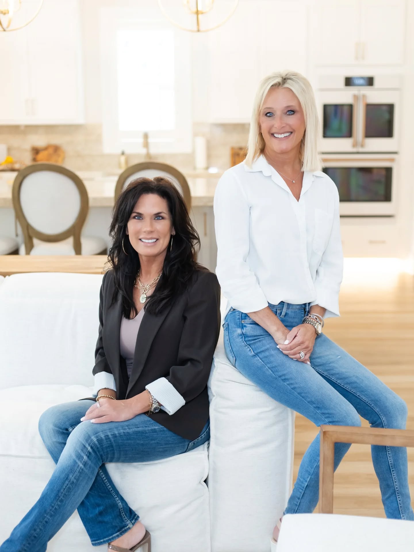 I had the best time creating purposeful content for this duo. Brooke & Tracy’s session was packed with laughter, strategy, and creativity (the best combo!). @theblackridgeteam
We started with a brand questionnaire to map out what their audience needs to see and built a shot list around that — so every clip and photo tells their story intentionally. My Signature Session always includes both photo + video so brands walk away ready to show up with confidence online. 💻✨
Book a Signature Session with me at the link in the bio 🔗