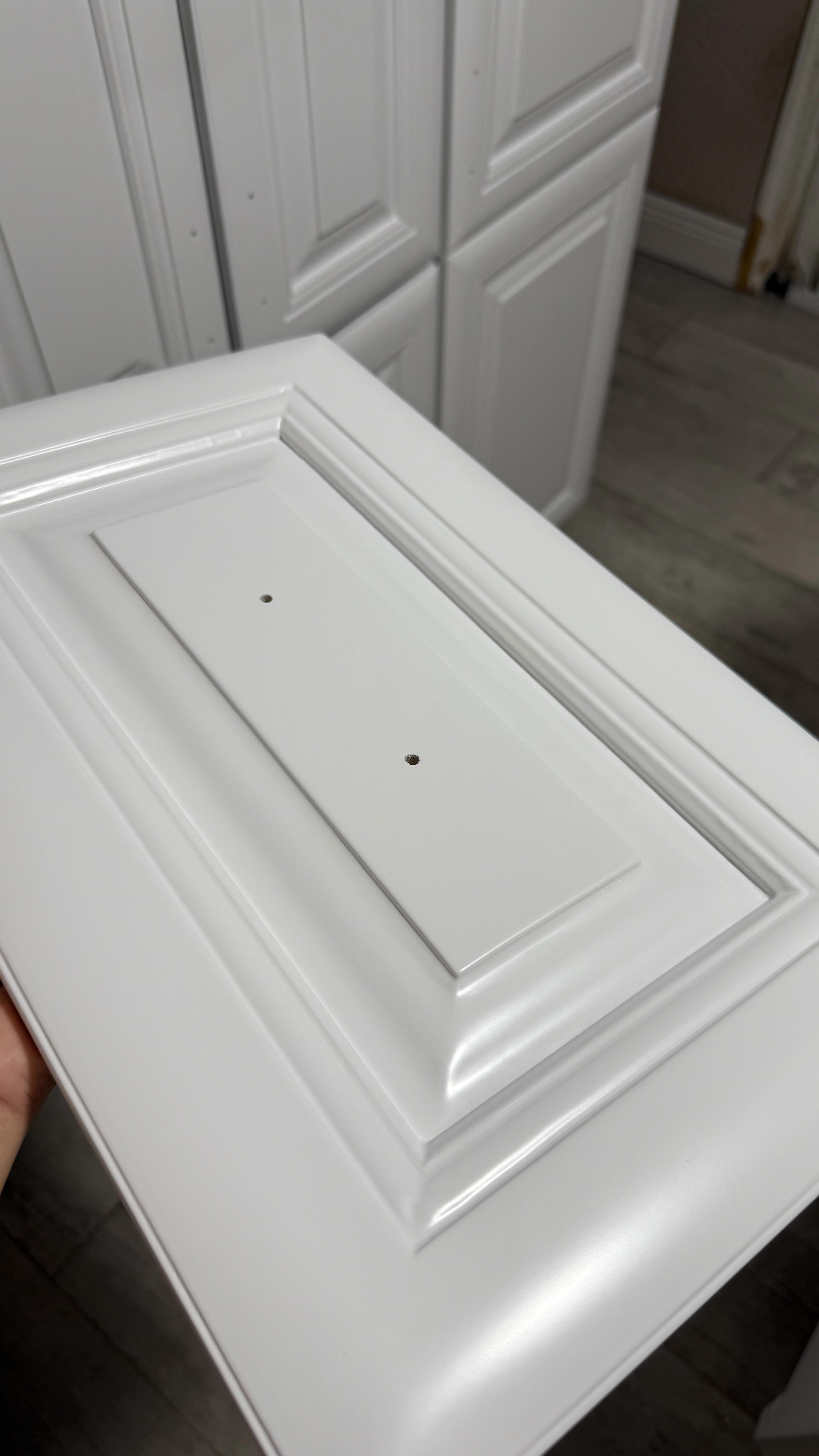 From brush marks to factory finish. Painting your own kitchen is definitely not recommended by us. It has taken us years to learn and becoming experts of what we do. Your kitchen deserves the best 😊 #cabinetrefinishing #southflorida #southflorida #cabinetpainting #cabinetrefacing #daviefl #fortlauderdale #fortlauderdale