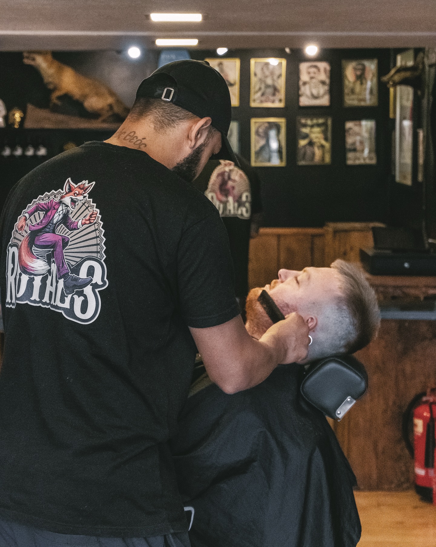 Need a last-minute weekend refresh? ✂️
Lucas has 3 appointments left, perfect for that fresh trim before the weekend plans begin!
DM us to book!
@lsthebarber
#royalsbarbershop #barbershoproyals