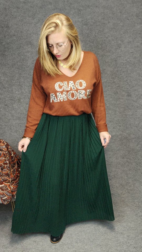 🧣❄️ Essence d'hiver ❄️🧣
Entre douceur et caractère, cette nouvelle collection célèbre la femme dans toute sa singularité. 🙏
Chaque look a été pensé pour t'aider à te sentir belle, confiante et audacieuse peu importe ta taille, ton âge ou ton style 💃
📍 Disponible dès maintenant au showroom et sur l'eshop MOD'Chadeschoux ✨
Exprime ta beauté... À ta façon ❣️
.
.
.
#essencedhiver #modchadeschoux #modeinclusive #nouvellecollection #modefemme #pretaporterfemme #exprimetabeauté #bodypositive #stylefeminin #conseilmode #modepourtoutes #lookhiver #tendancefemme #eshopfrance #showroomvichy