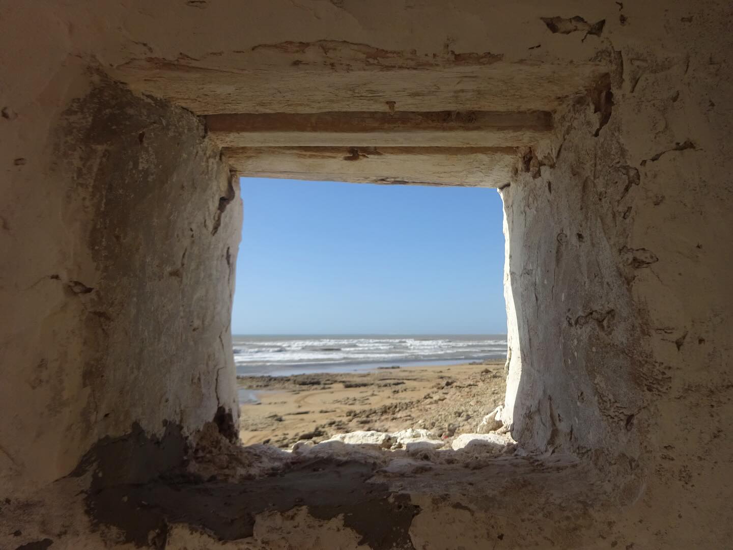 What do we mean by ‘Window of Tolerance’ ?
Your window of tolerance is the zone where your body and mind can handle stress without feeling overwhelmed or shut down.
When you’re inside the window, you can think clearly.
When stress pushes you outside it, you might:
⚡️ feel on edge, anxious or angry
❄️ feel flat, numb or disconnected
The goal isn’t to stay calm all the time - that’s not realistic! But we can notice when we’ve been pushed out and use tools to come back in.
Ways to get back inside the window:
🫁 Slow, deep breathing (in through your nose, out through your mouth).
🚶 Move your body - walk, stretch, or quick workout.
💬 Reach out - talk to a mate, therapist, or support line.
🌲 Step outside - fresh air and daylight help reset your nervous system.
Small actions can help us feel more in control and bring us back to a state of feeling calm.
#trauma #traumarecovery #traumatherapy #traumatherapist #emdrtherapy #emdrtherapist #traumafocusedtherapy #sawyapsychologicaltherapies