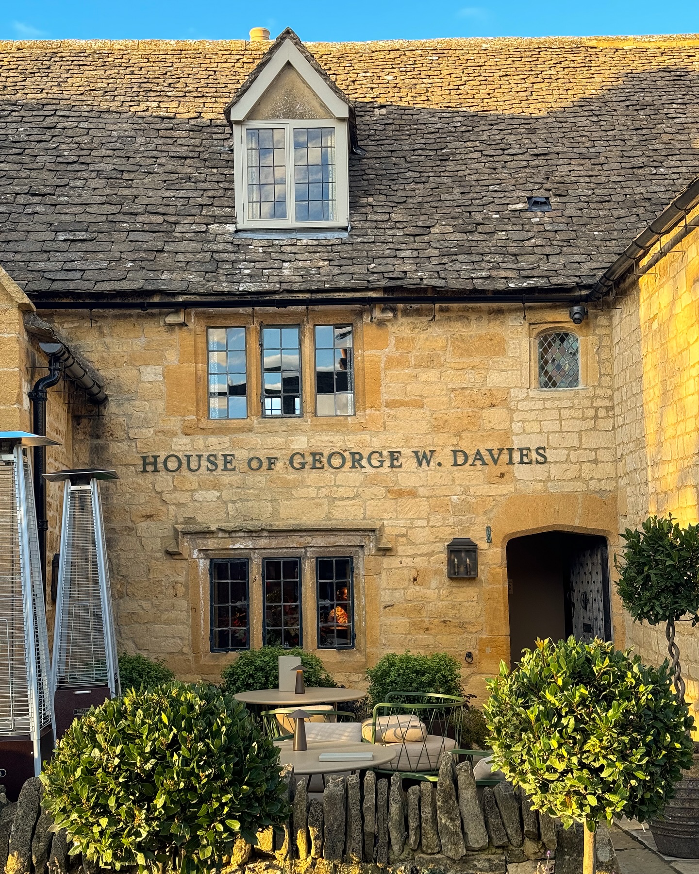 You’ll find us on the north side of Broadway’s High Street.
With 14th-16th century medieval origins to 17th-century timber-framed transformations, and later 19th- and 20th-century additions, the building tells a story spanning centuries - now reimagined for modern comfort.