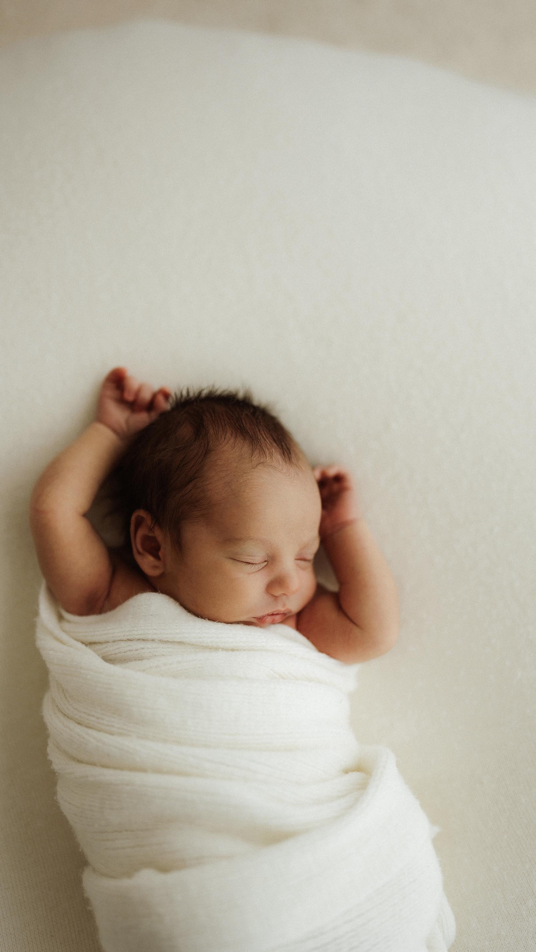 Moments from this beautiful newborn session captured in studio last week✨