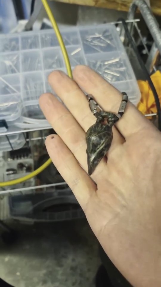 A reel for rock and stone carving nerds, myself included.
.
#rockcarving #stonecarving #birdskull #rockart #stoneart #sten #stenslipning #rockhounding