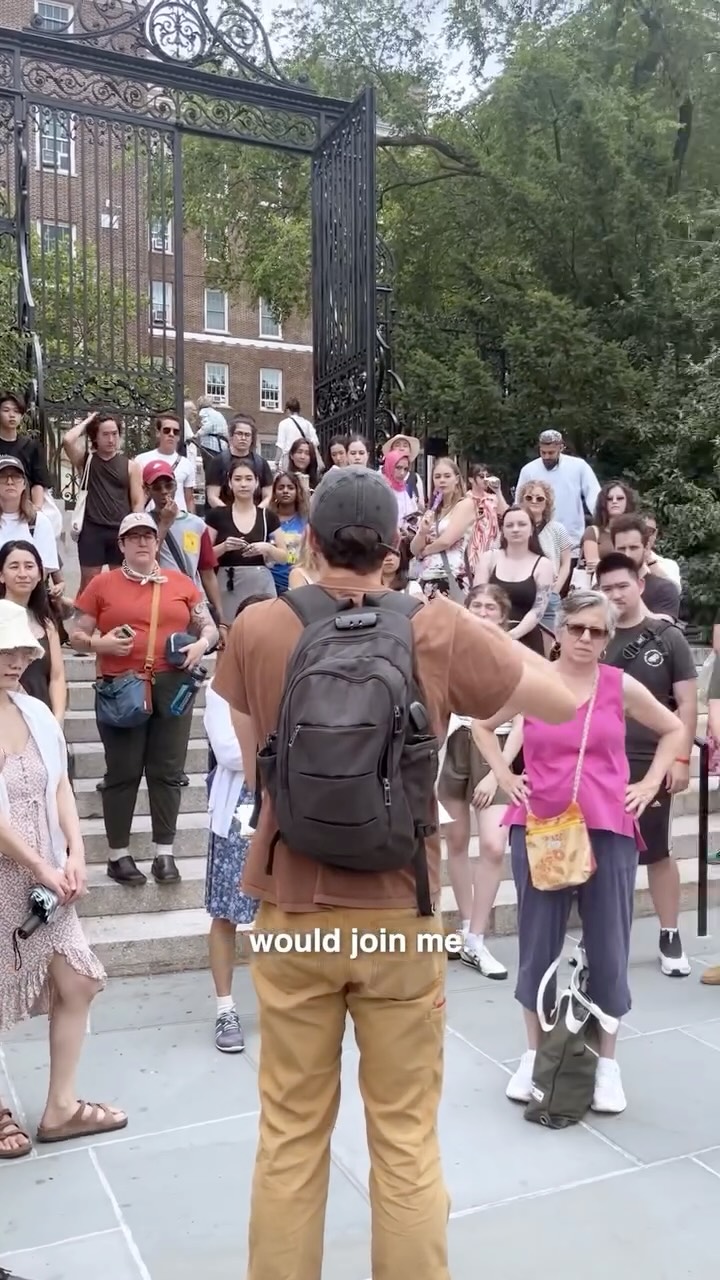 Join us tomorrow! ✍🏻🍁 Just before the drawing season winds down, we’ll have one last visit to Central Park’s Bethesda Terrace to capture the peak fall energy. The meetup starts at 2:30 PM in front of the fountain and continues in the same area until 5 PM. ⛲️ The following week, we’re hosting our second Share-Your-Sketchbook Happy Hour at @recessgrove 📚 Sign up details for all events are linked in our bio. #drawing #events #nyc