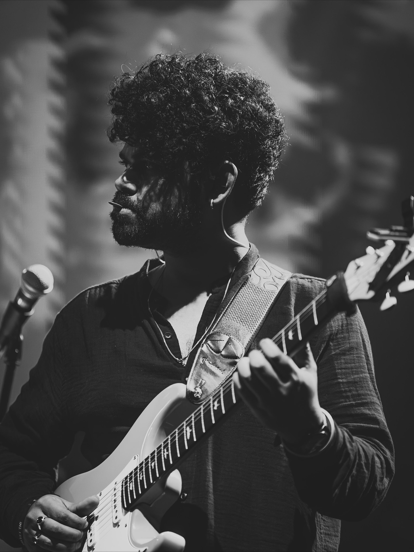 Lovely few frames from the show night with @rajheshvaidhya , @sandeepnarayan in Chennai.
@prsguitars @prsguitarsindia @16thaudio
#new #pics #concert #photography #new #musician #classical #show #performance