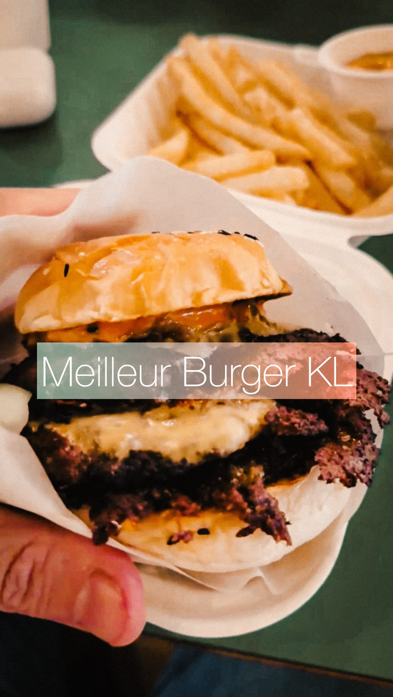 👉 Commente “RESTO” pour recevoir gratuitement ton mini guide des meilleurs restaurants de Kuala Lumpur
🔥 Le nouveau smashburger incontournable de Kuala Lumpur !
Planqué au fond de Chinatown, mais alors… quelle claque 🤤🔥
Pain brioché, viande smashée ultra juteuse, cheddar qui dégouline… bref : du bonheur en bouchée !
💡 KL regorge de pépites food comme celle-ci, et si tu veux manger vraiment au top pendant ton voyage…
👉 Commente “RESTO” pour recevoir gratuitement ton mini guide des meilleurs restaurants de Kuala Lumpur 🍽️
(Street-food, halal, hidden gems, brunch, italien, burger… tout y est !)
#kualalumpur #malaisie #smashburger #foodiekl #ladeglingoteam #restosKL #malaysiafood #travelplanner @tripppledeckerrr caché au fond du @hellorexkl en plein centre de Chinatown ! #burger #burgerlover