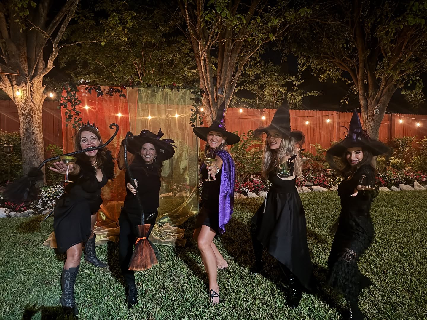 Happy Halloween y’all! 🧙🏻♀️👻🎃💀
Thanks to VV teacher @becks1atx for the witchy warrior photo 🖤