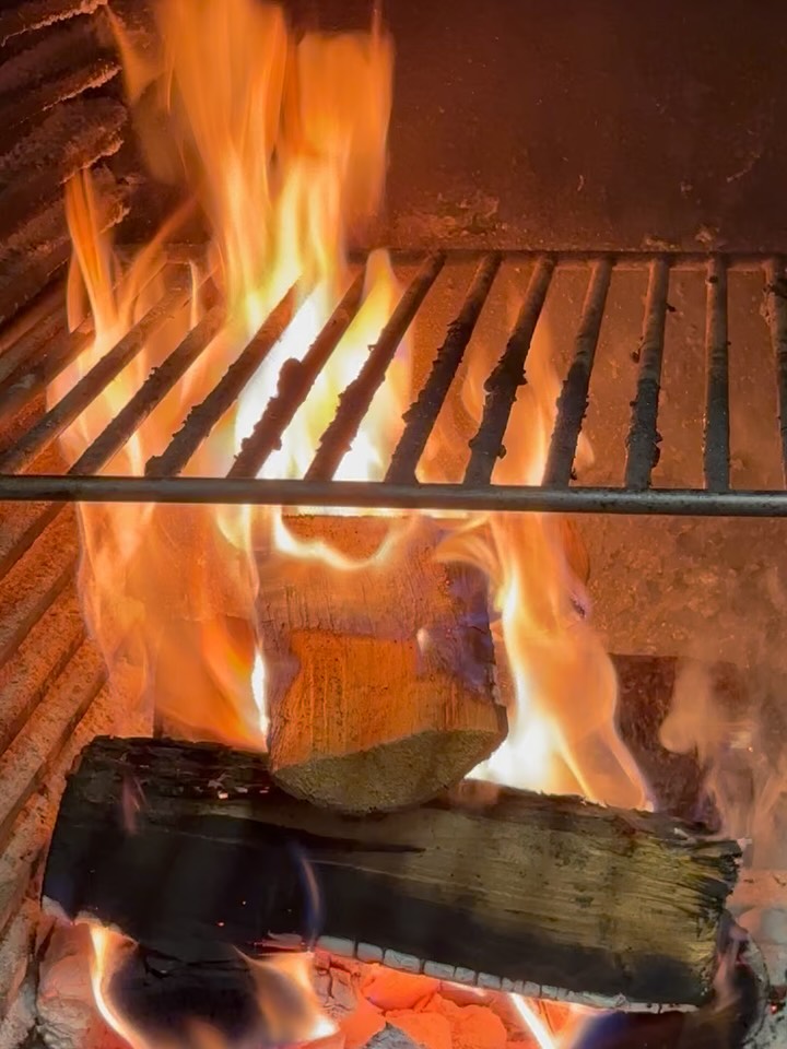 Happy Halloween! 🎃 👻
Join us for a spell this evening, the fires are roaring 🔥