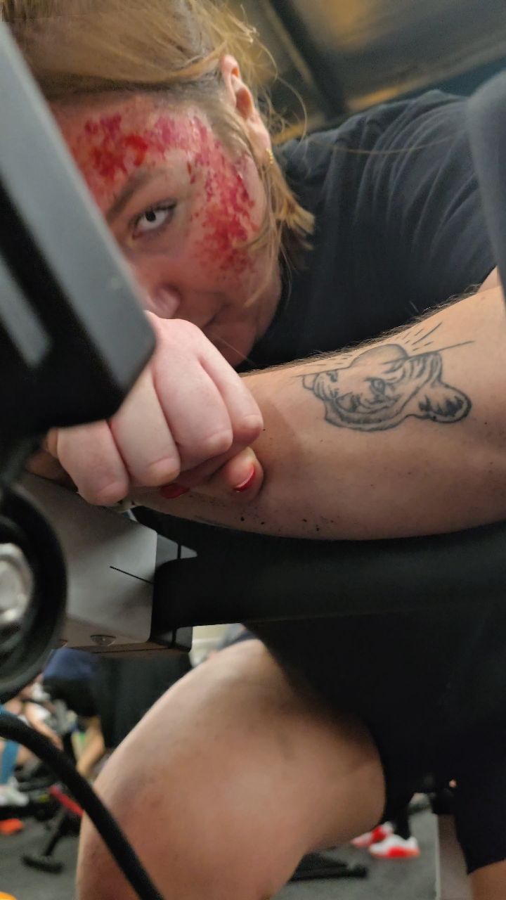 "La magie réside dans le mouvement, 🤸
l’art dans la programmation, 💻
la science dans l’explication 🔬
et le fun dans la communauté." 🤩
Greg Glassman
@thecrossfitbook @crossfit @crossfitfrance