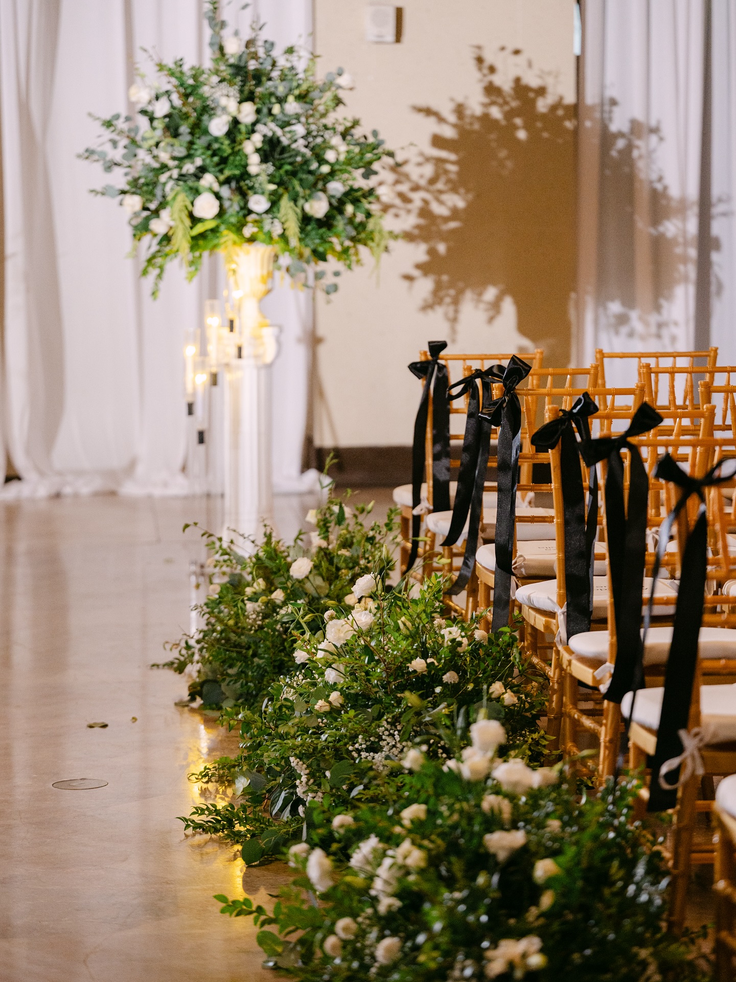 We’re obsessed with this black ribbon ceremony detail at C&D’s wedding ✨🖤💍
#weddingplanner#weddinginspiration#weddingceremony#weddinginspo