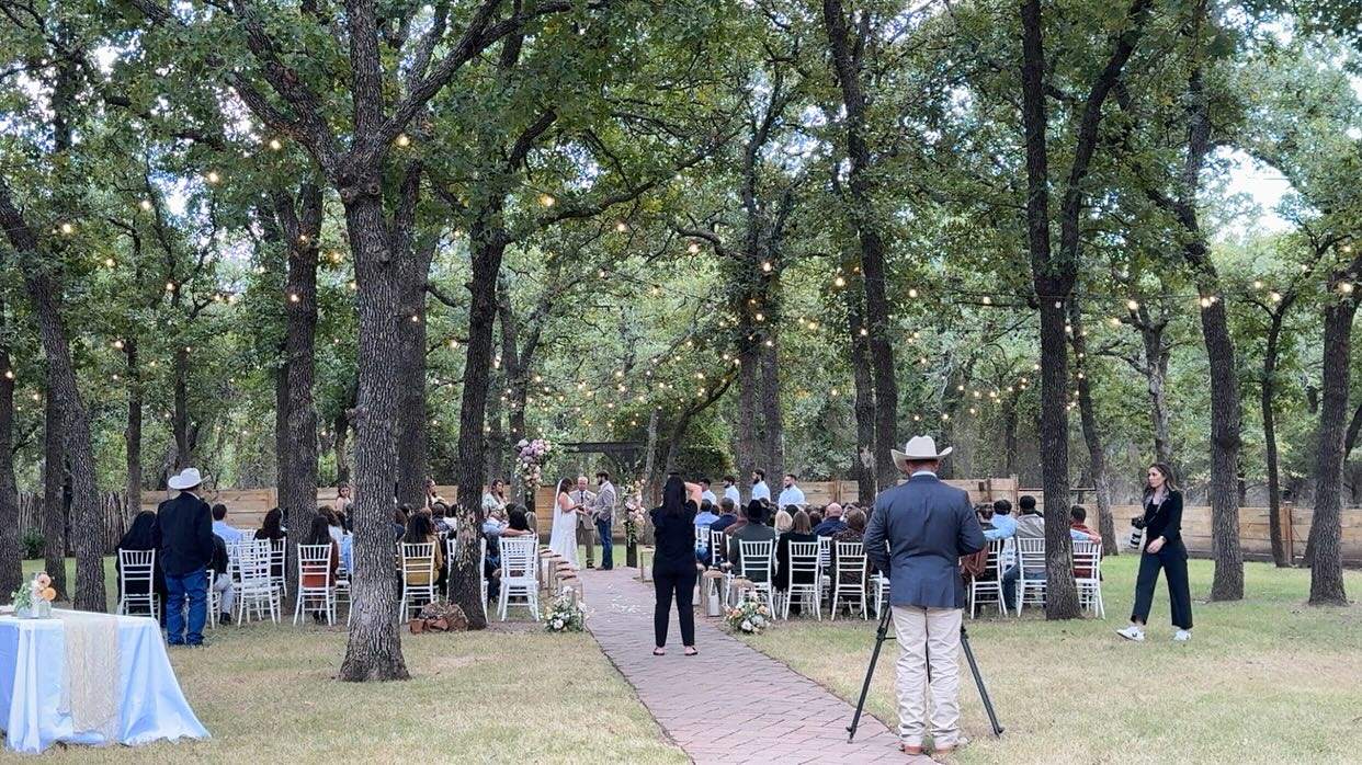 Two stunning weddings in two weeks! Two perfectly executed weddings where the bride and groom had nothing to worry about but living in the moment and making memories. Thank you for trusting me on your special day!