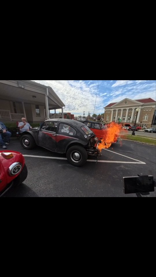 Spotted this classic flame-throwing VW Bug at the Central KY VW #ckvw show during Somernites Cruise! đ„ This vintage Beetle wasn't just turning headsâit was shooting fire from the exhaust, putting on a wild show for the crowd. If you forgot your campfire, no worriesâthis Bug's got the marshmallow roasting covered! That's the kind of legendary car culture youâll find right here at #Cartucky and #somernitescruise.